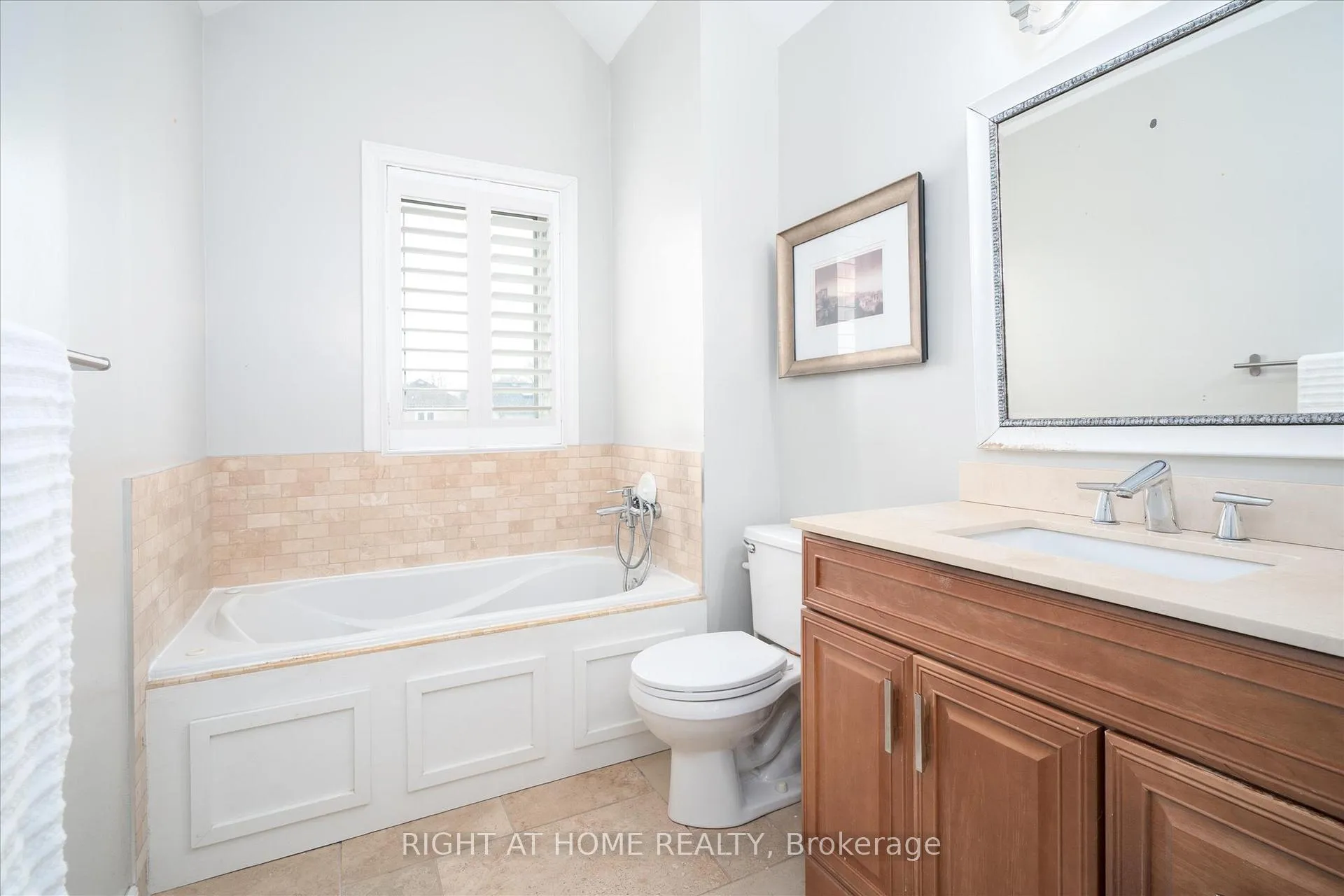 Photo 13 of 1149 Craven Road, Toronto, Greenwood-Coxwell — HOMEH