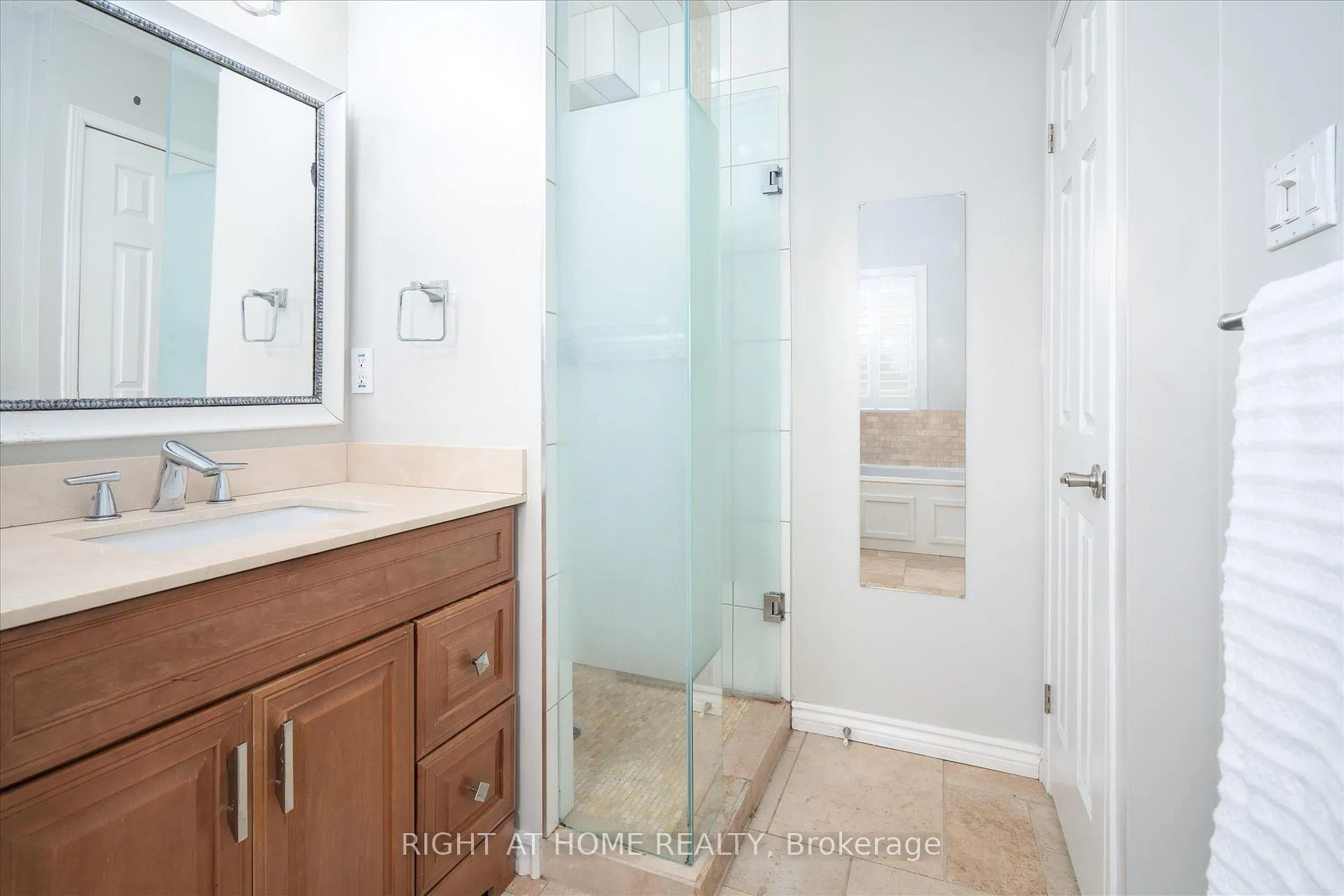 Photo 14 of 1149 Craven Road, Toronto, Greenwood-Coxwell — HOMEH