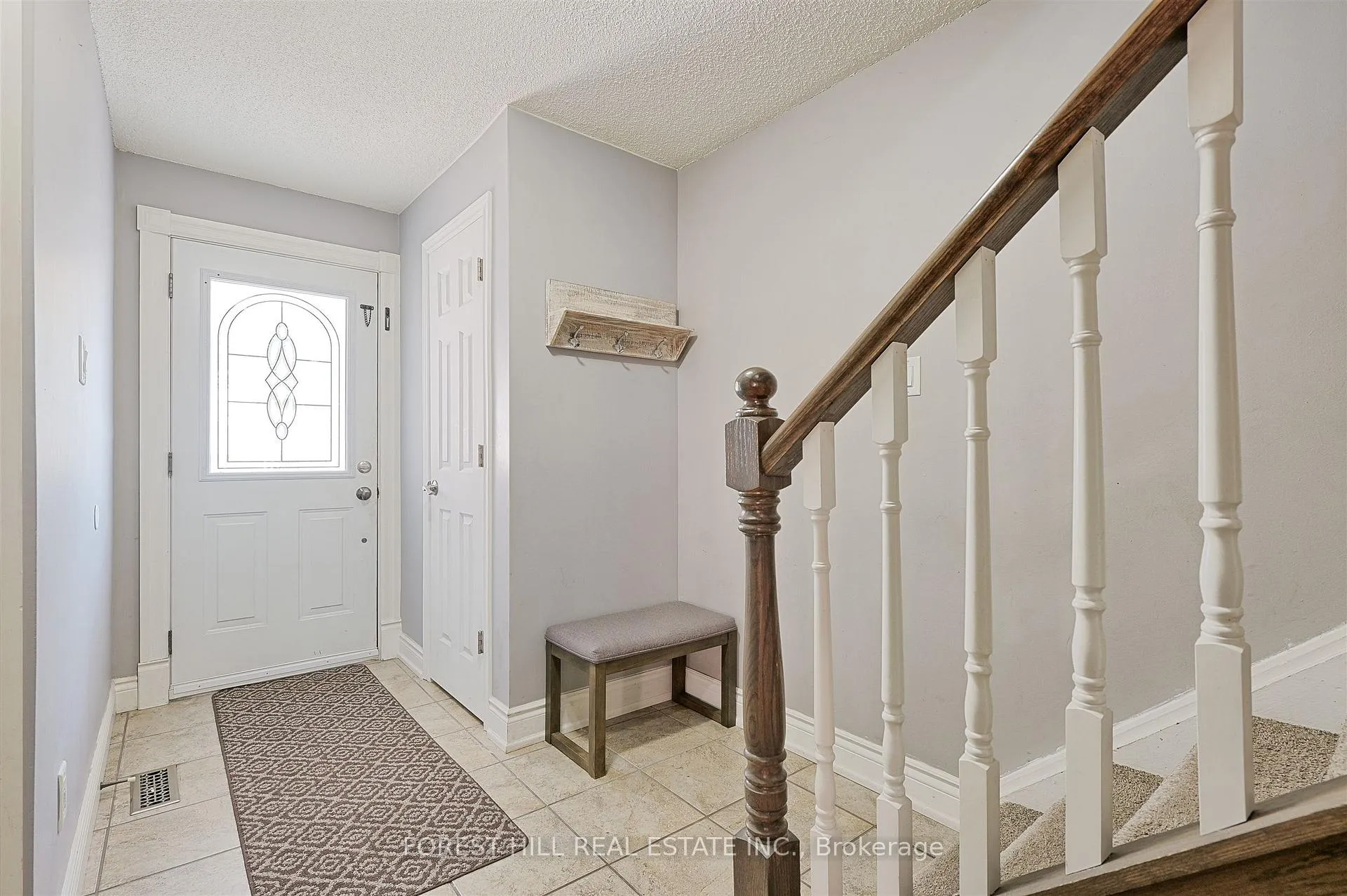 Photo 2 of 17 Rushmore Crescent, Brampton, Heart Lake East — HOMEH