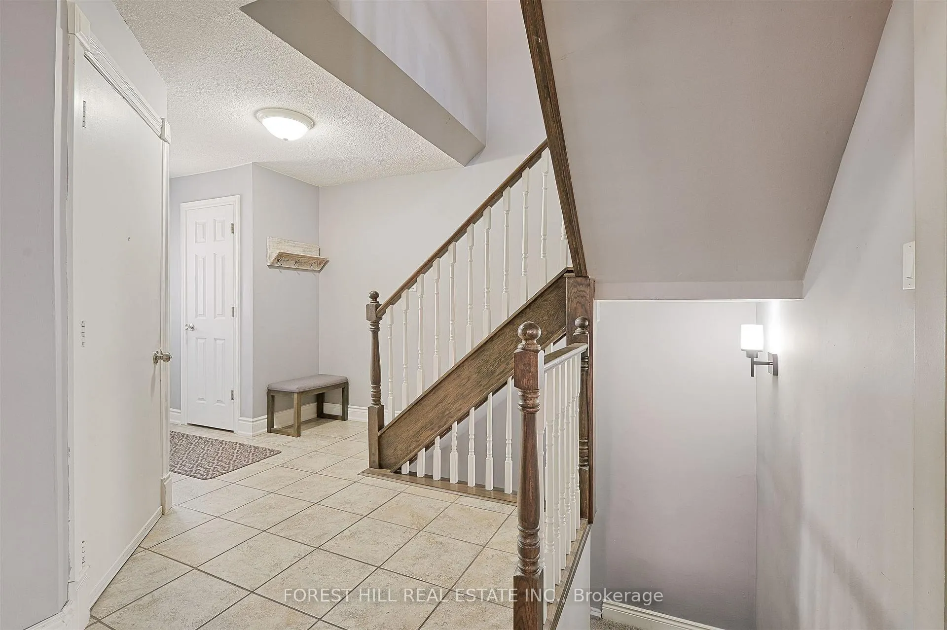 Photo 3 of 17 Rushmore Crescent, Brampton, Heart Lake East — HOMEH