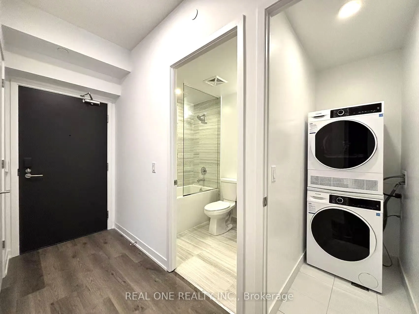 Photo 5 of Unit 3501, 180 Front Street E, Toronto, Moss Park — HOMEH