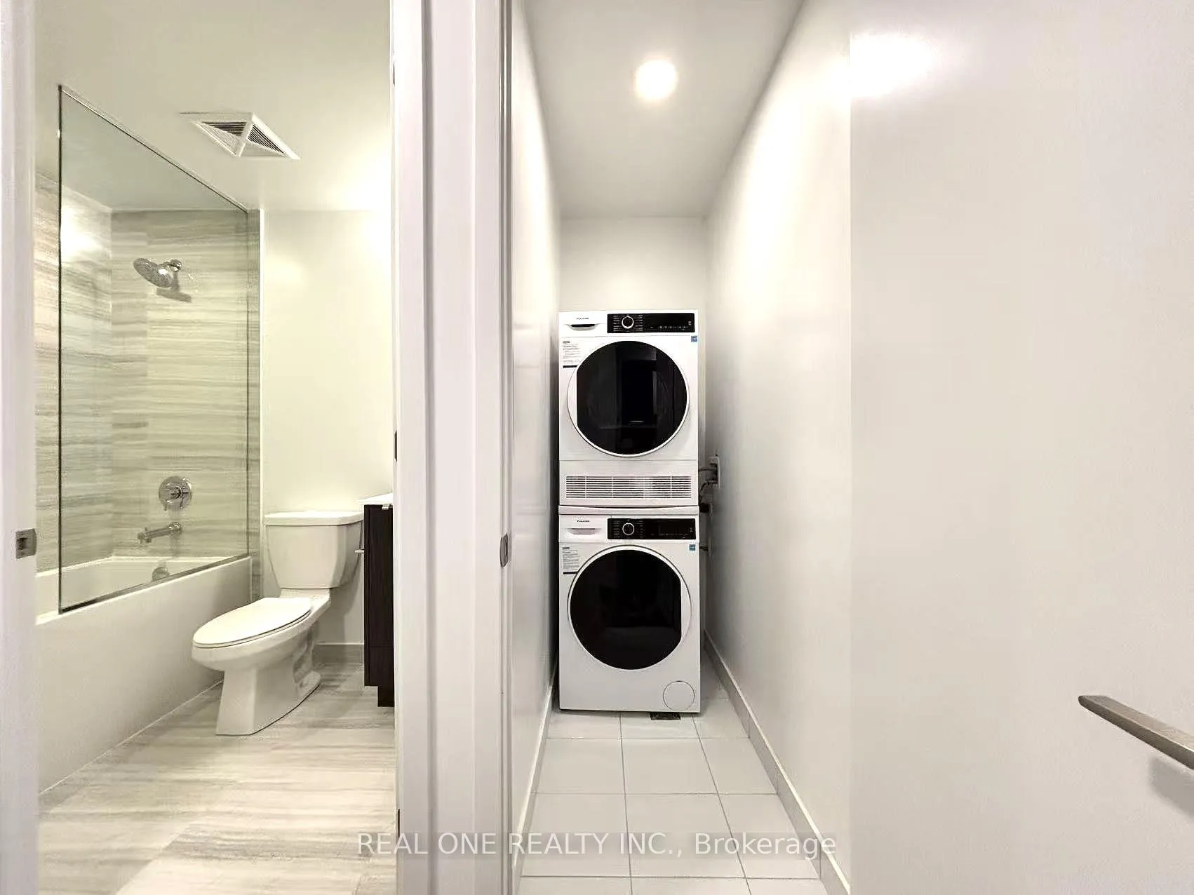 Photo 7 of Unit 3501, 180 Front Street E, Toronto, Moss Park — HOMEH