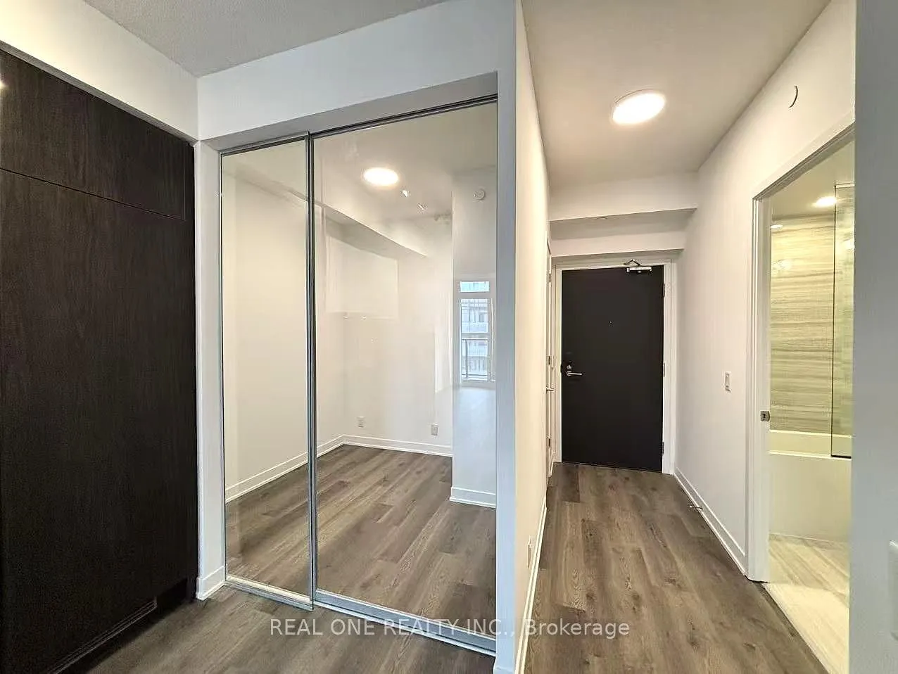 Photo 8 of Unit 3501, 180 Front Street E, Toronto, Moss Park — HOMEH