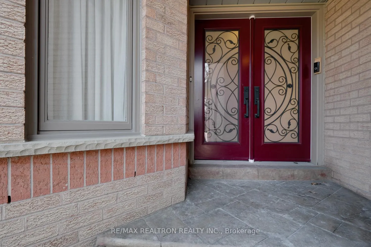 Photo 2 of 10 Chiswick Crescent, Aurora, Aurora Highlands — HOMEH