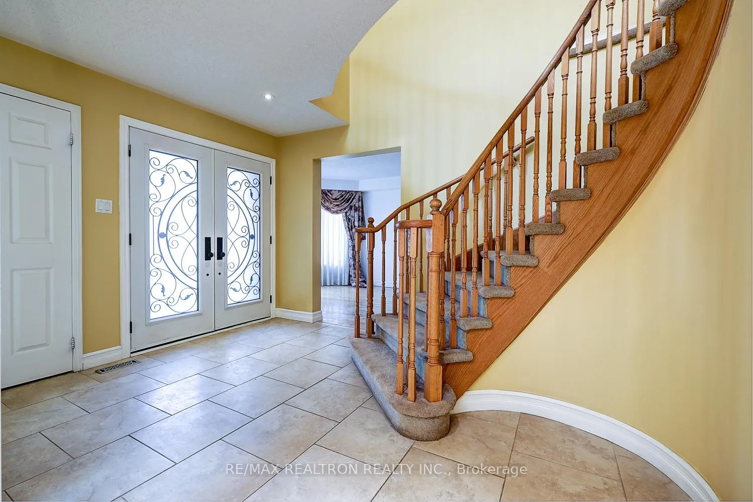 Photo 3 of 10 Chiswick Crescent, Aurora, Aurora Highlands — HOMEH