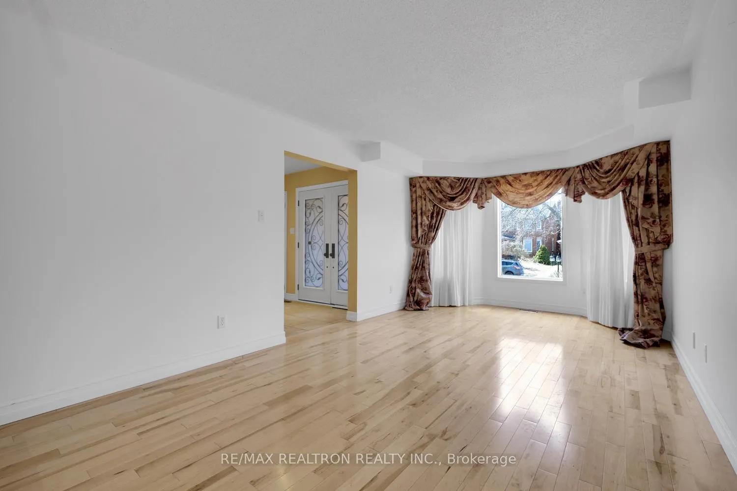 Photo 5 of 10 Chiswick Crescent, Aurora, Aurora Highlands — HOMEH