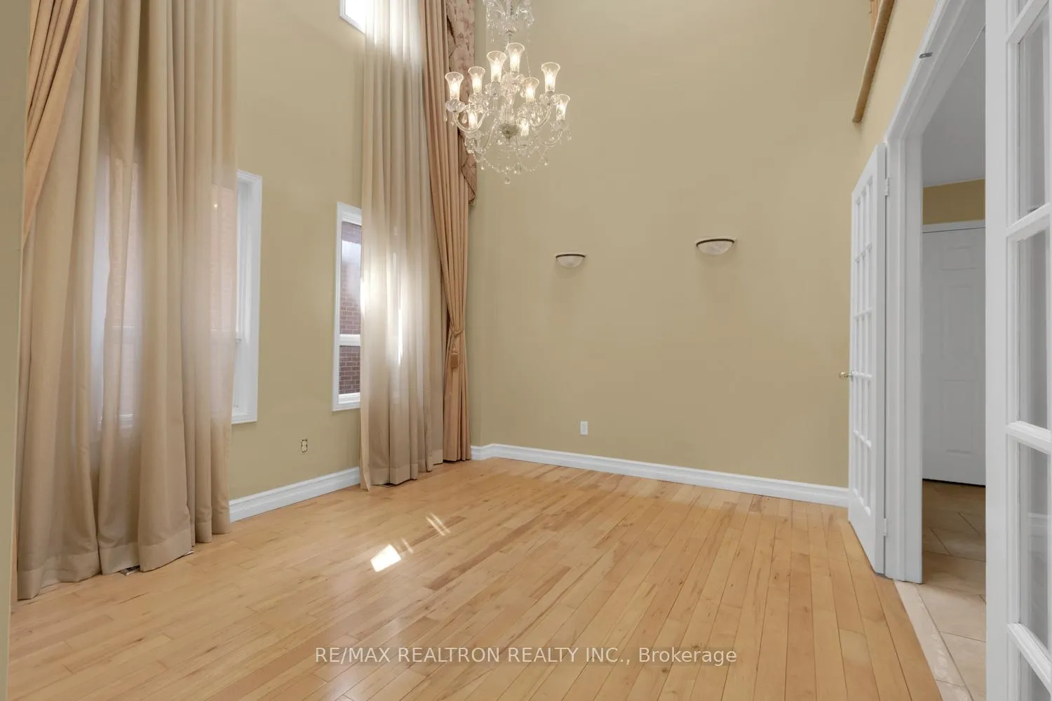 Photo 6 of 10 Chiswick Crescent, Aurora, Aurora Highlands — HOMEH