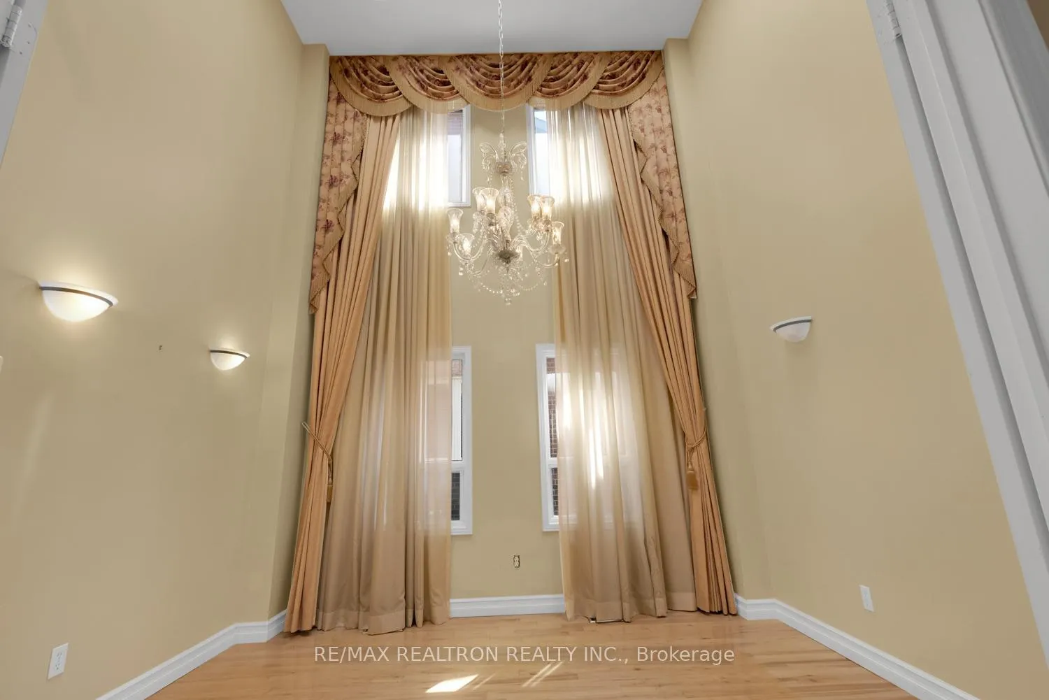 Photo 7 of 10 Chiswick Crescent, Aurora, Aurora Highlands — HOMEH