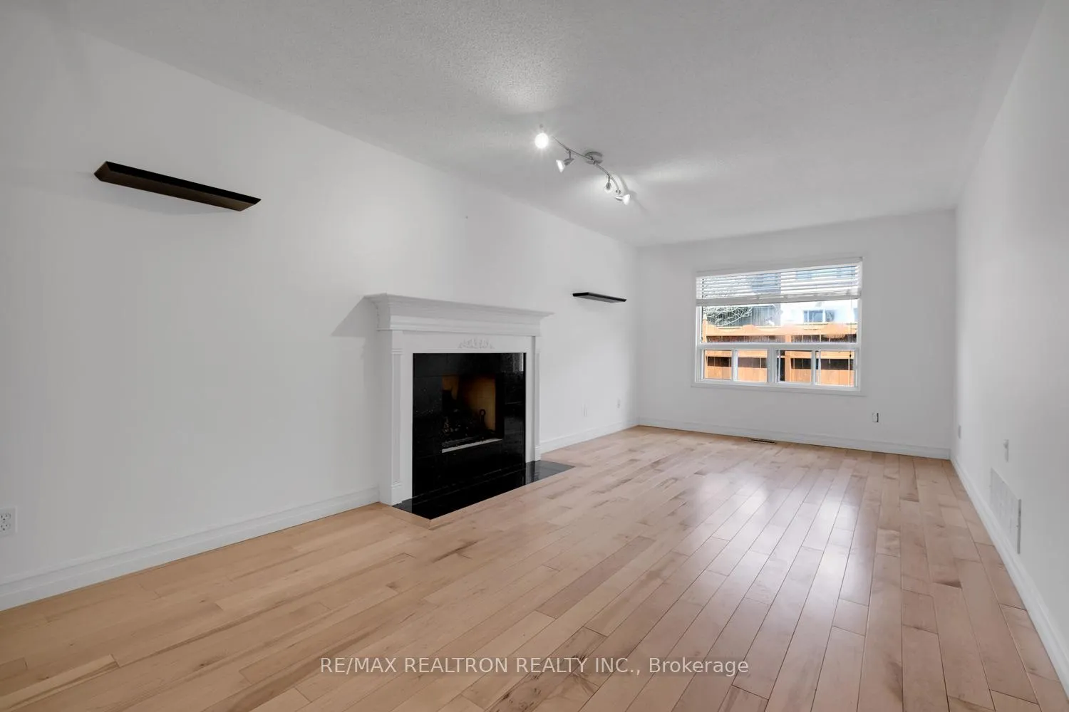 Photo 8 of 10 Chiswick Crescent, Aurora, Aurora Highlands — HOMEH