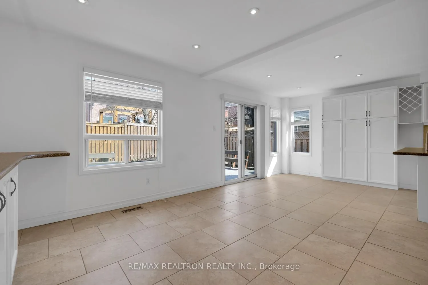 Photo 11 of 10 Chiswick Crescent, Aurora, Aurora Highlands — HOMEH