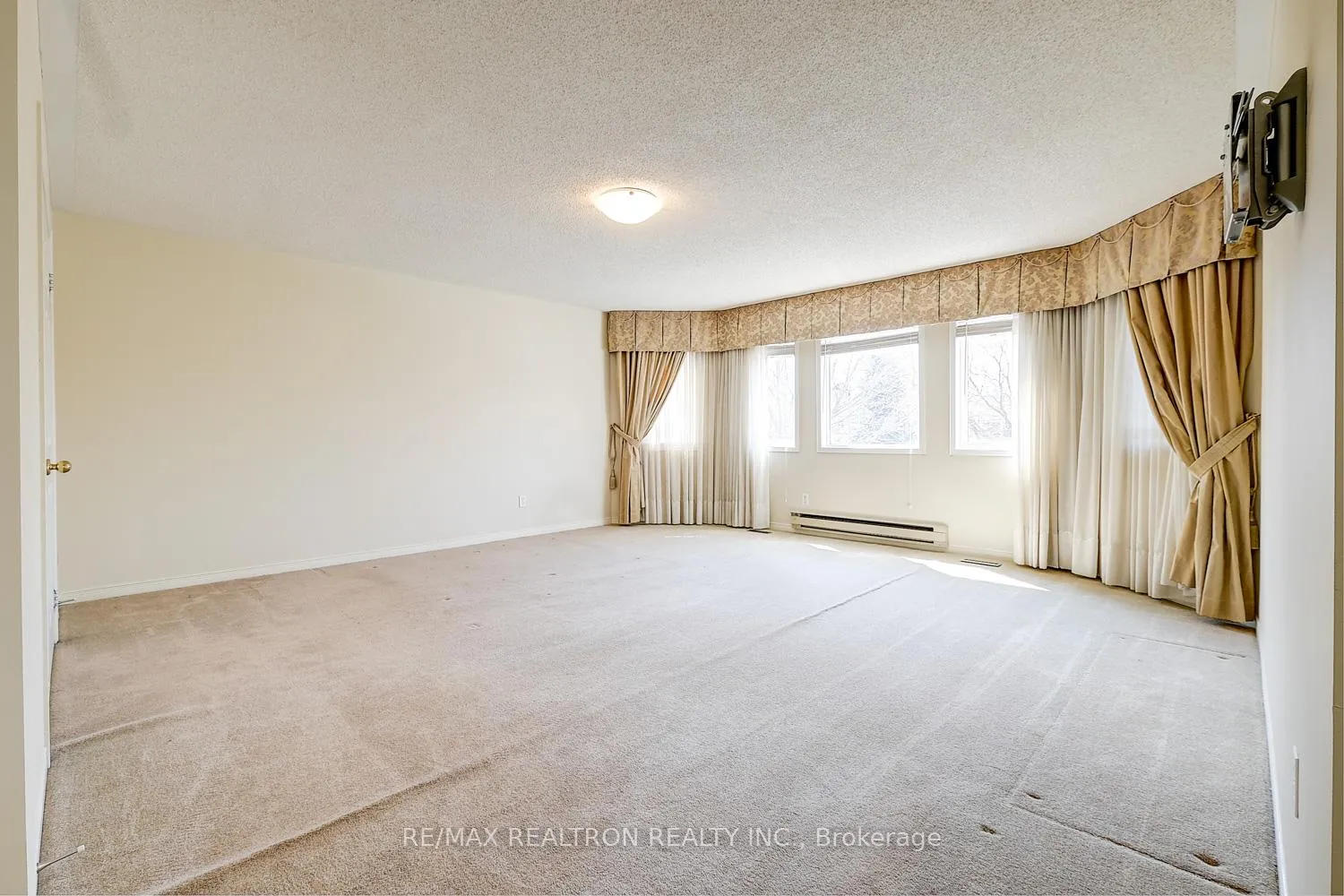 Photo 19 of 10 Chiswick Crescent, Aurora, Aurora Highlands — HOMEH