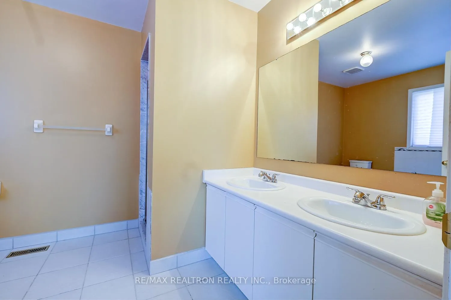 Photo 24 of 10 Chiswick Crescent, Aurora, Aurora Highlands — HOMEH