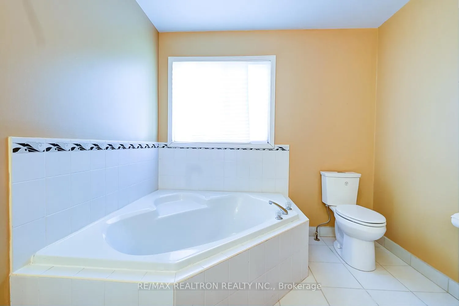 Photo 25 of 10 Chiswick Crescent, Aurora, Aurora Highlands — HOMEH