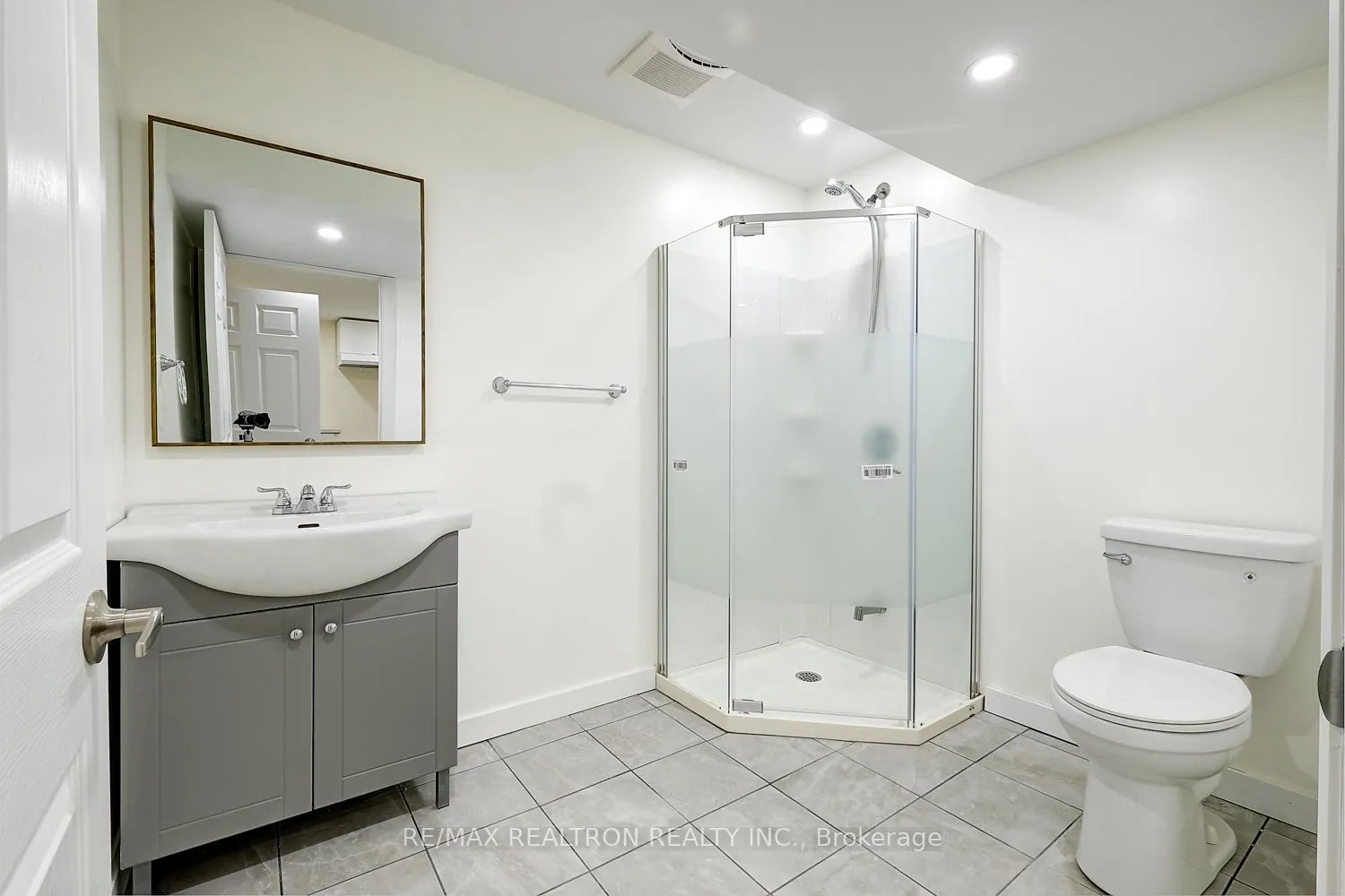 Photo 34 of 10 Chiswick Crescent, Aurora, Aurora Highlands — HOMEH