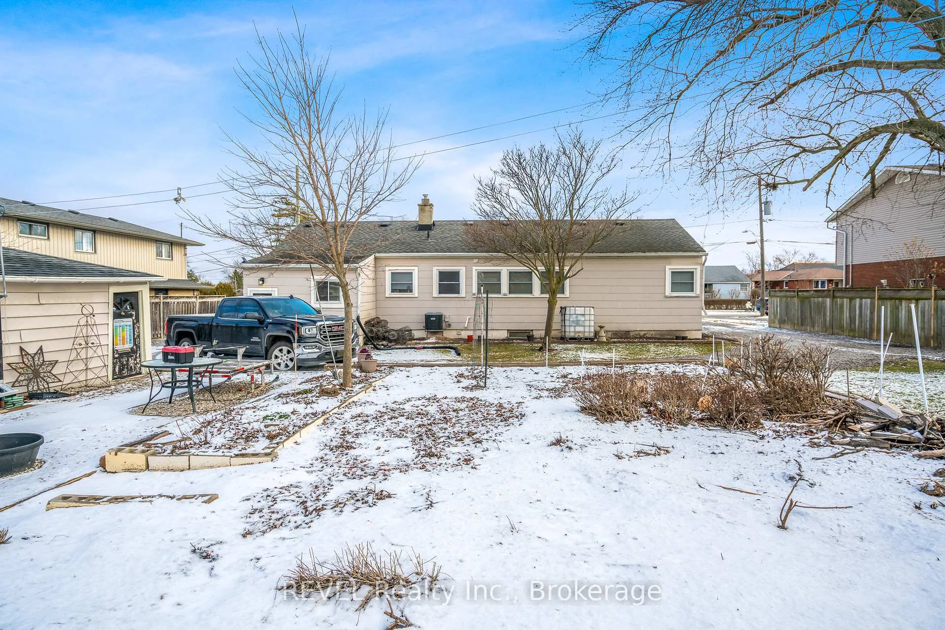 Photo 3 of 18 Valley Road, St. Catharines, Rykert/Vansickle — HOMEH