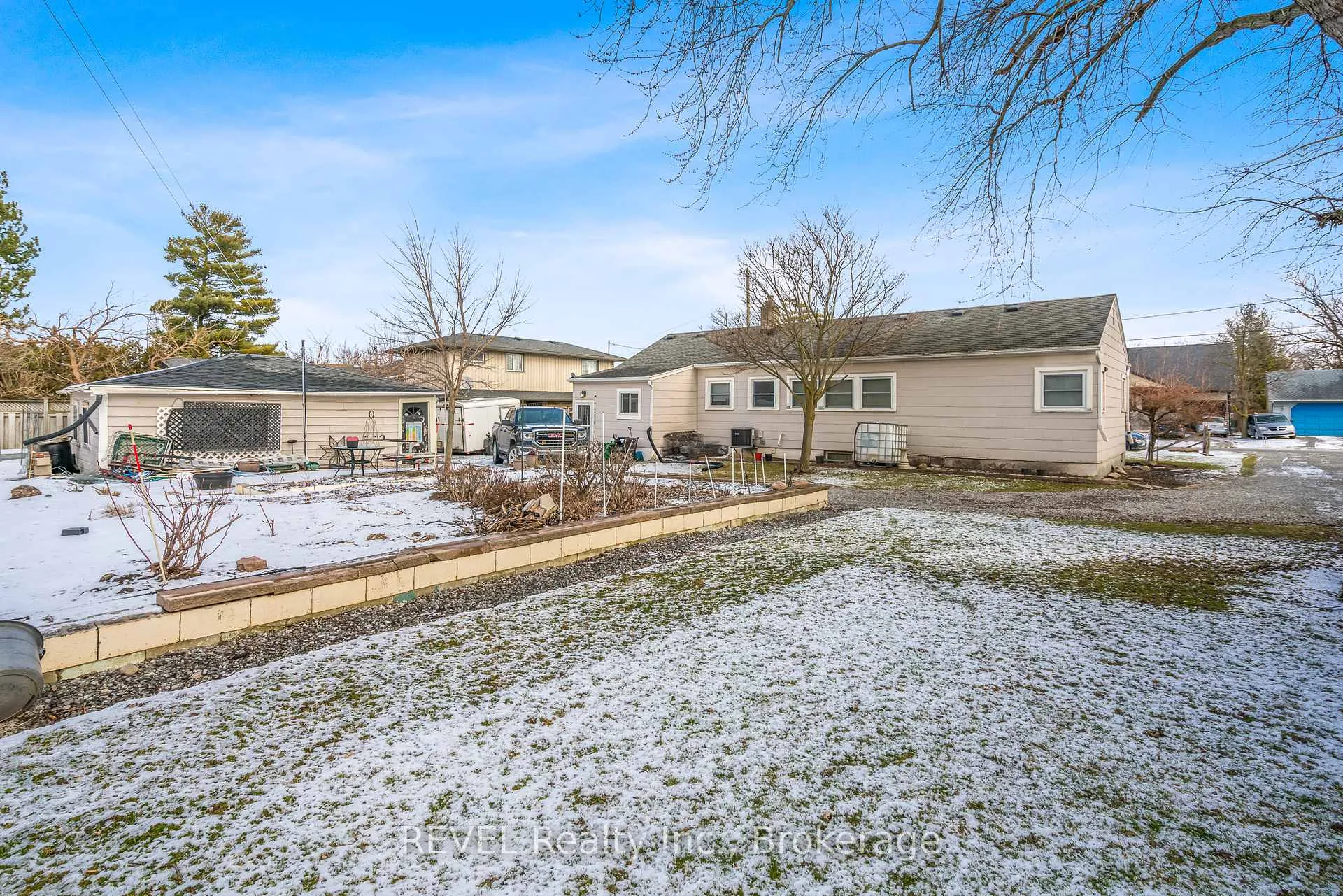 Photo 4 of 18 Valley Road, St. Catharines, Rykert/Vansickle — HOMEH