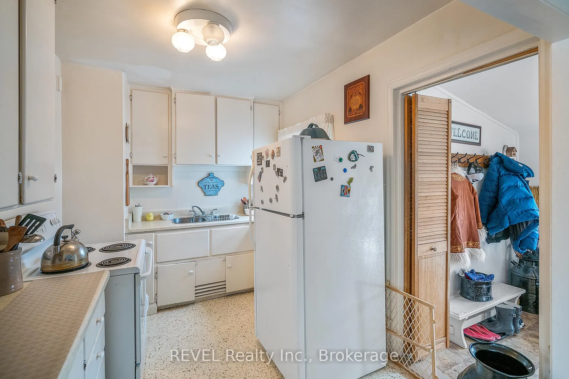 Photo 5 of 18 Valley Road, St. Catharines, Rykert/Vansickle — HOMEH