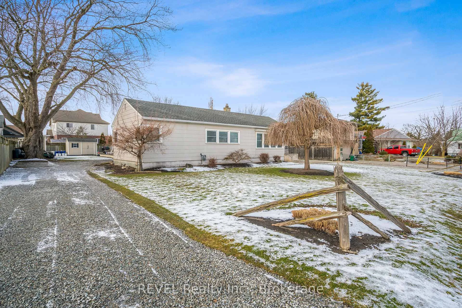 Photo 6 of 18 Valley Road, St. Catharines, Rykert/Vansickle — HOMEH