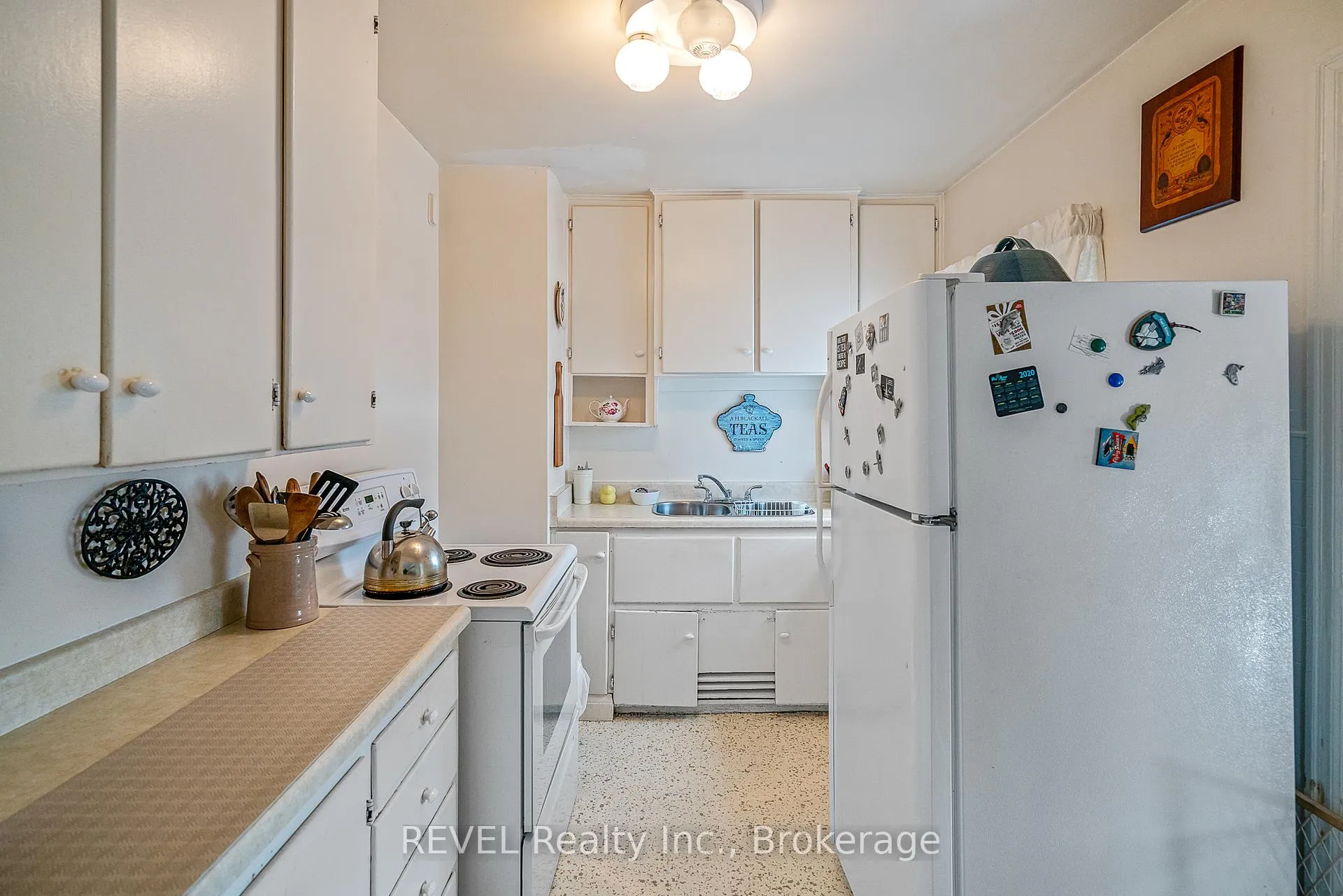 Photo 7 of 18 Valley Road, St. Catharines, Rykert/Vansickle — HOMEH
