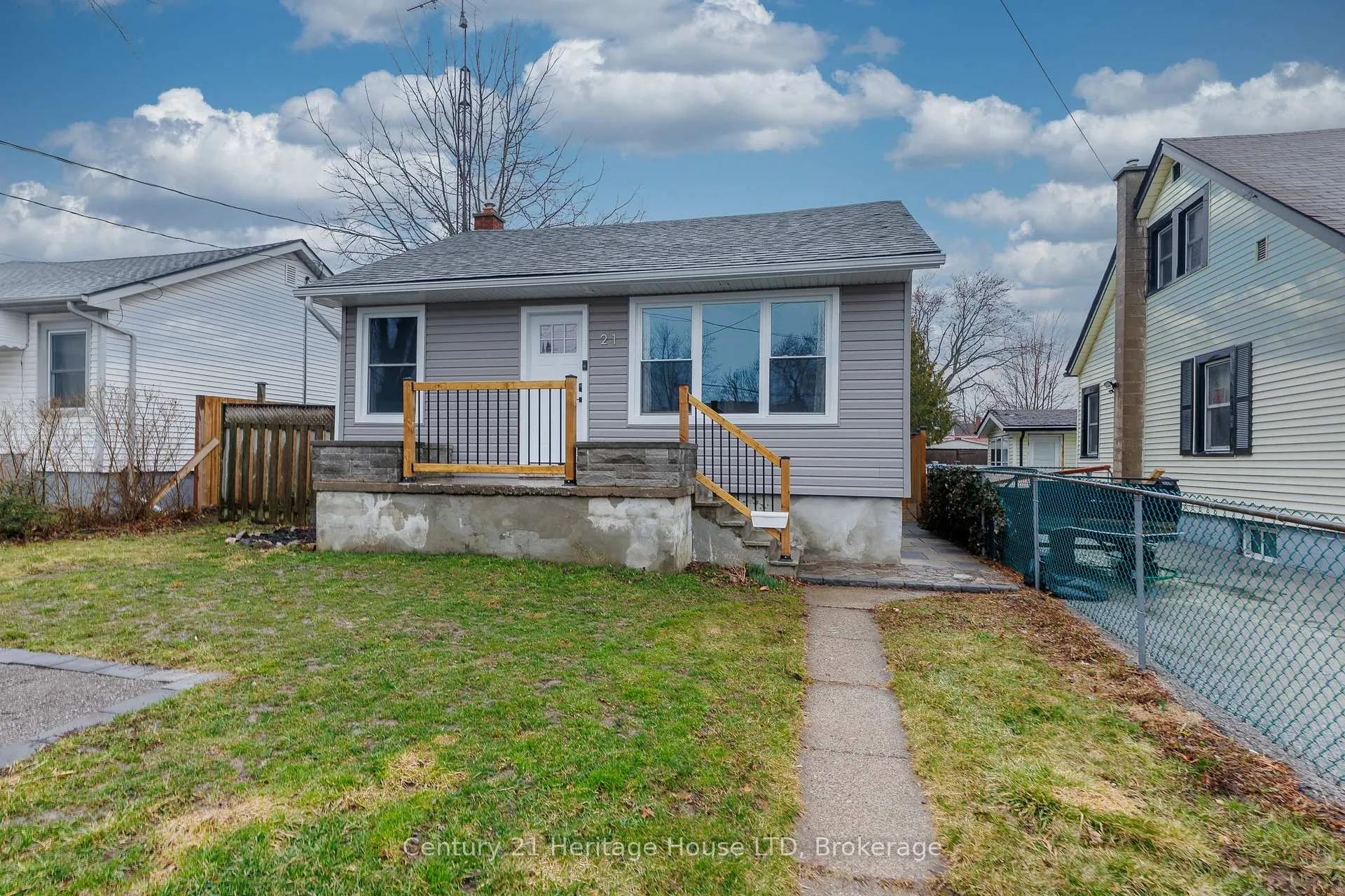 Photo 1 of 21 Keele Street, St. Catharines, Burleigh Hill — HOMEH