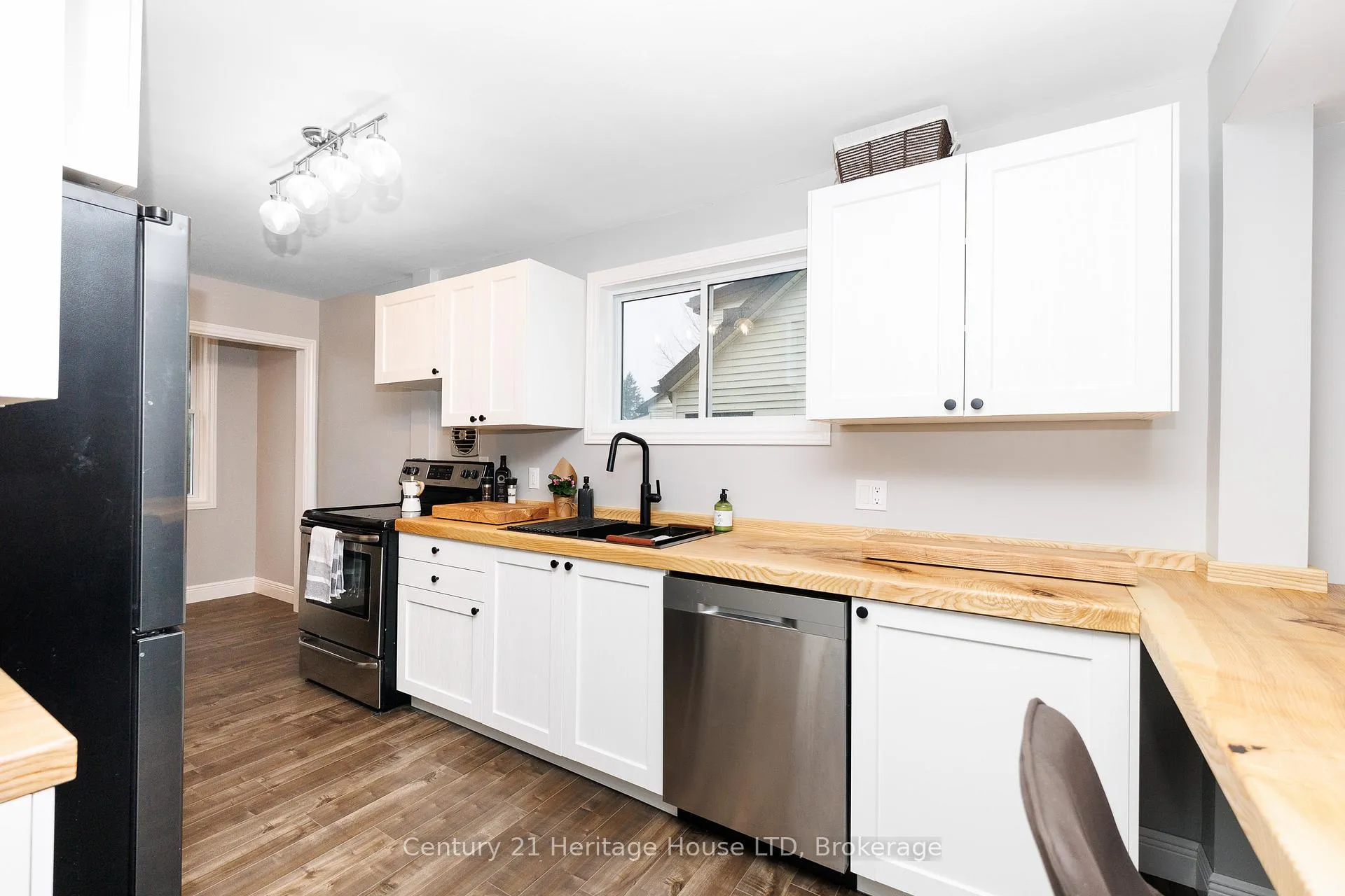 Photo 2 of 21 Keele Street, St. Catharines, Burleigh Hill — HOMEH