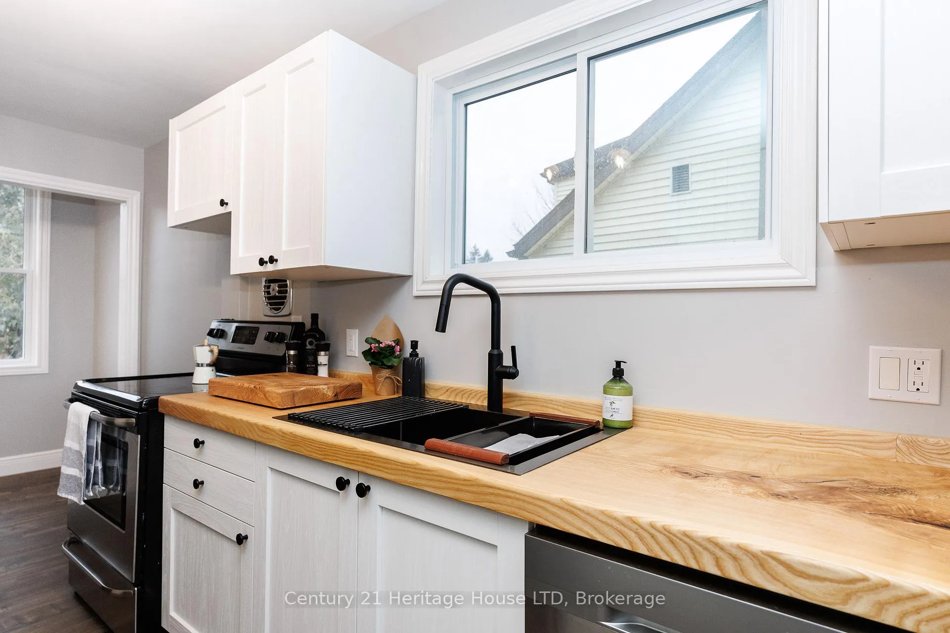 Photo 4 of 21 Keele Street, St. Catharines, Burleigh Hill — HOMEH