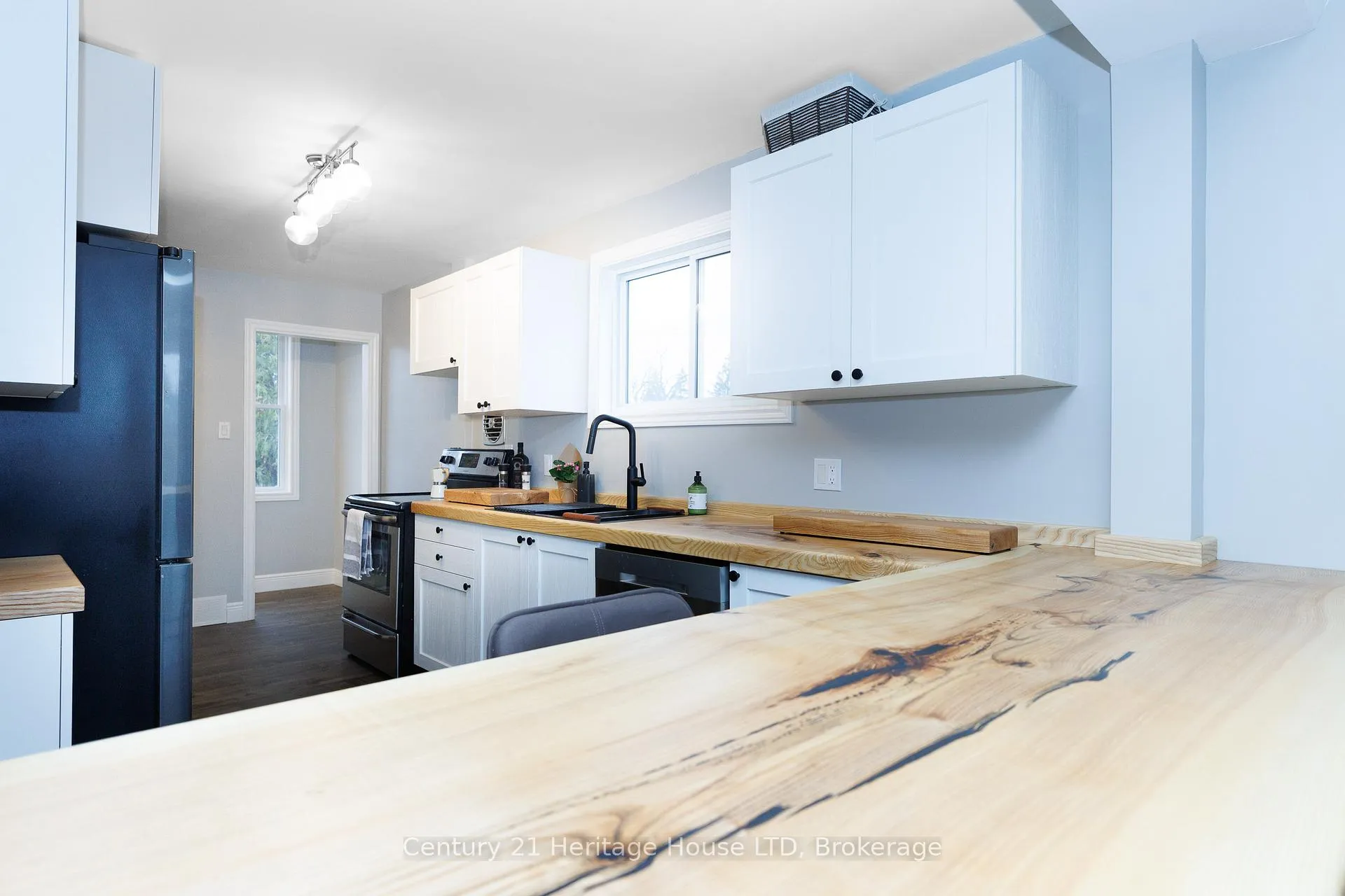 Photo 5 of 21 Keele Street, St. Catharines, Burleigh Hill — HOMEH