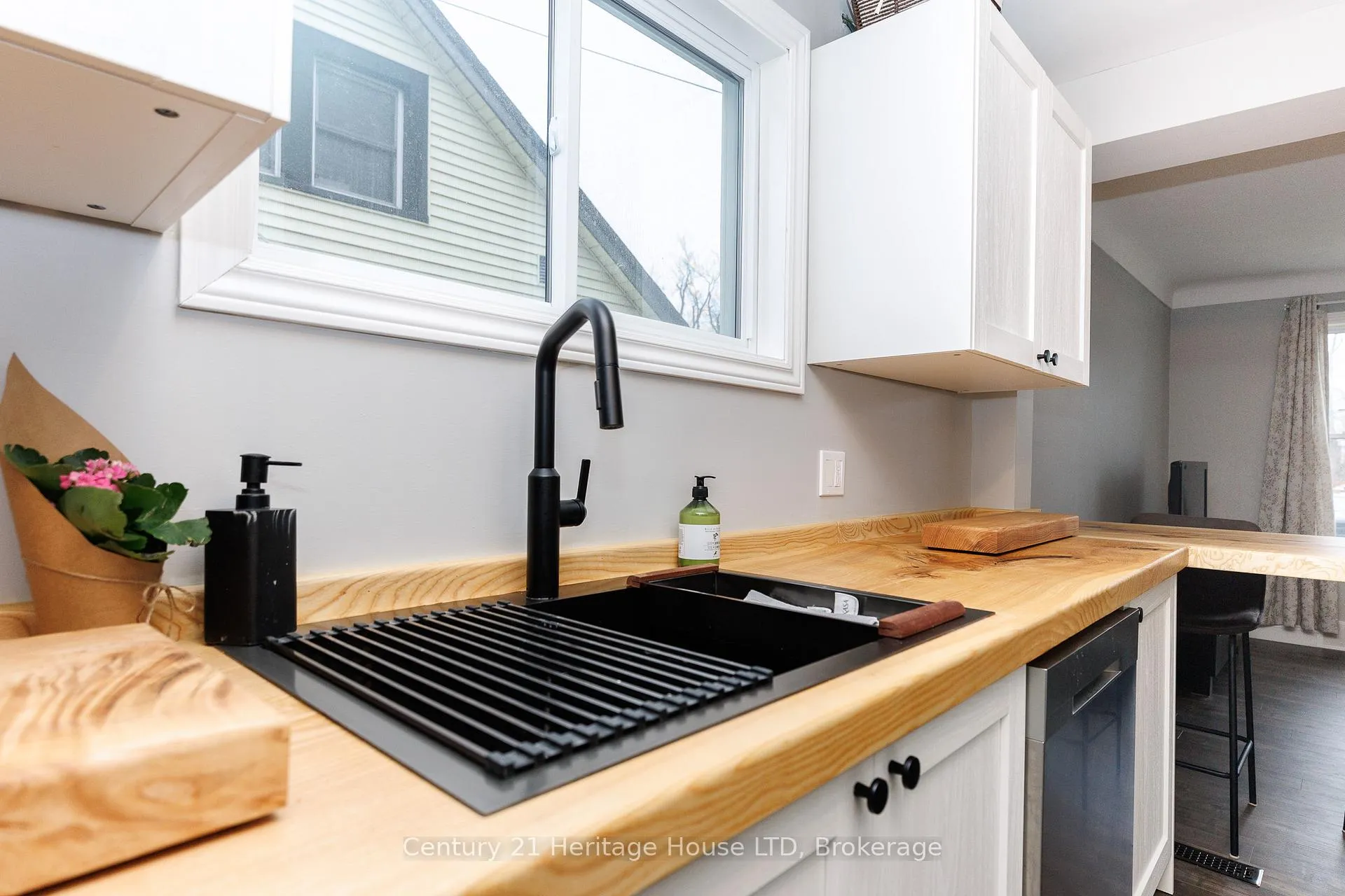 Photo 10 of 21 Keele Street, St. Catharines, Burleigh Hill — HOMEH