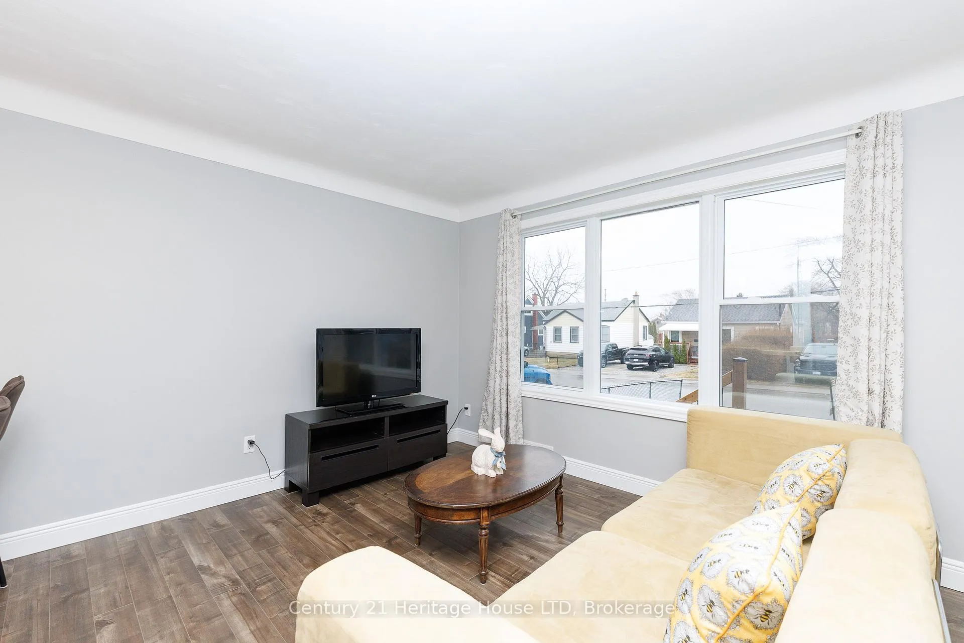 Photo 11 of 21 Keele Street, St. Catharines, Burleigh Hill — HOMEH