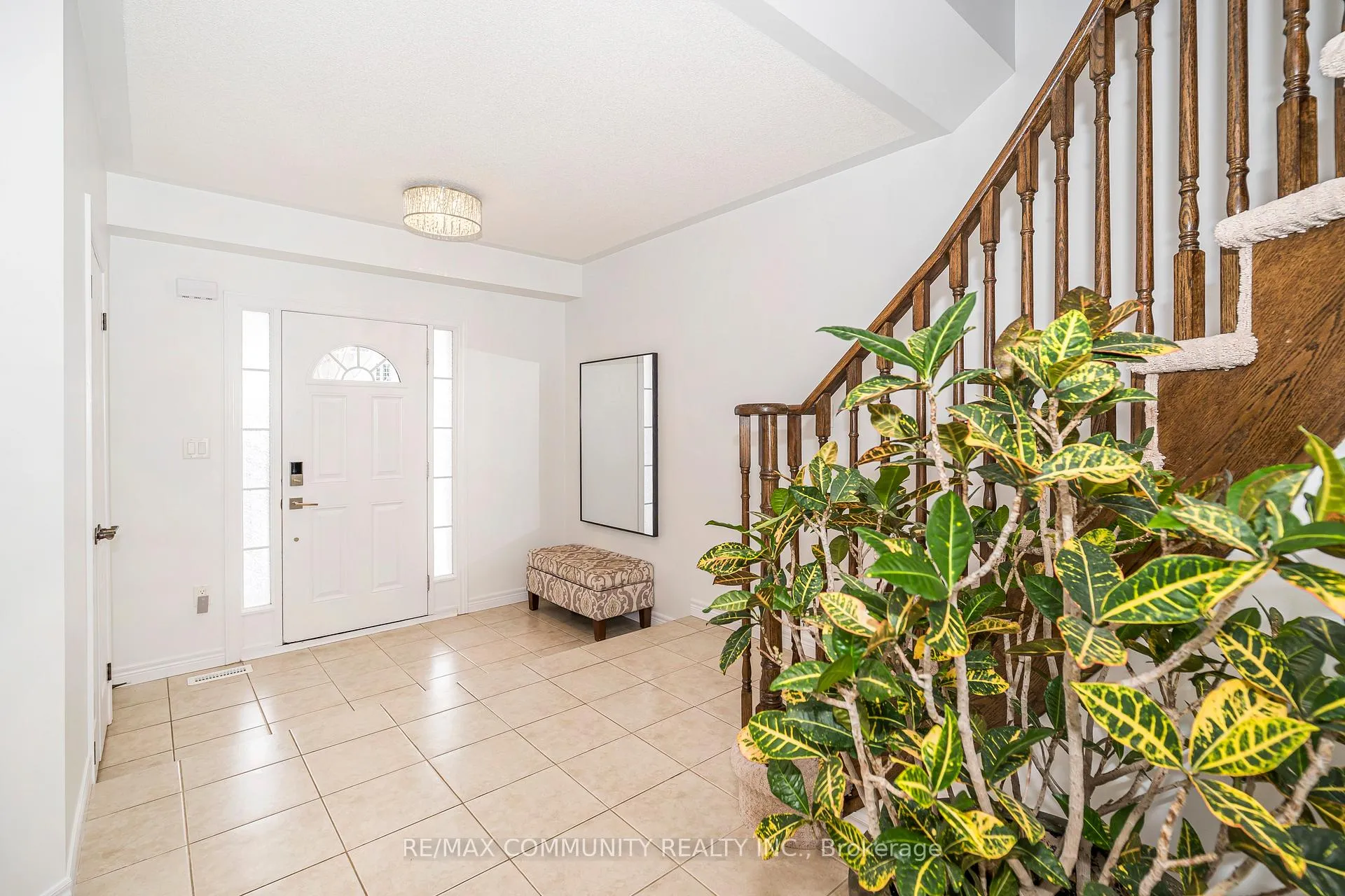 Photo 3 of 18 Duval Street, Clarington, Courtice — HOMEH