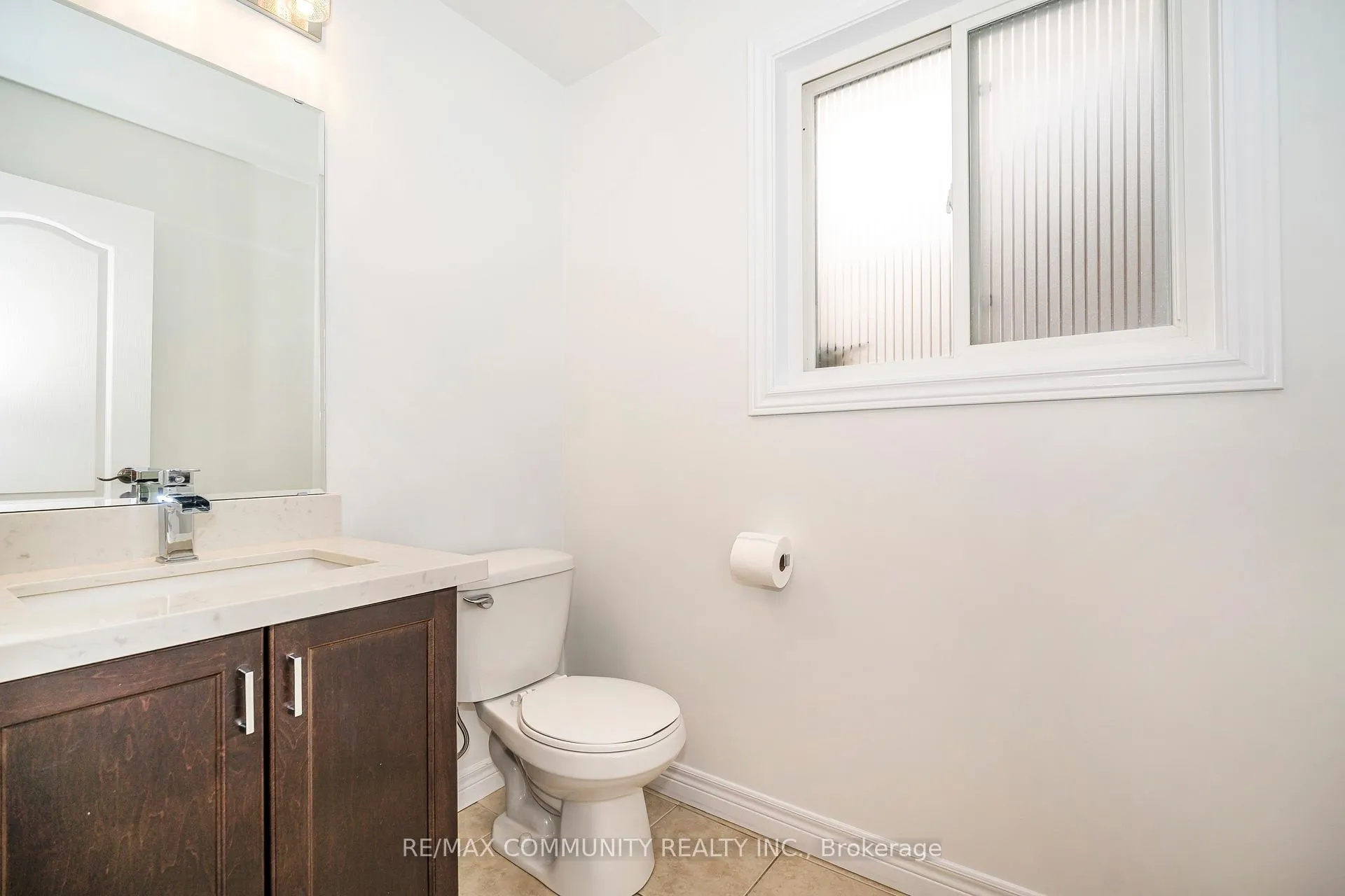 Photo 6 of 18 Duval Street, Clarington, Courtice — HOMEH