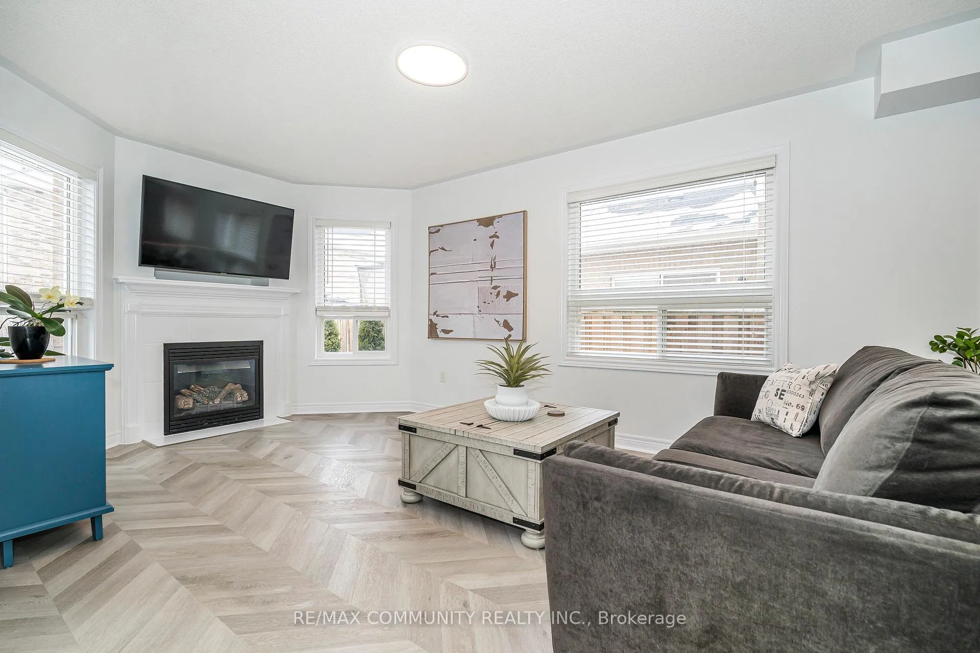 Photo 11 of 18 Duval Street, Clarington, Courtice — HOMEH