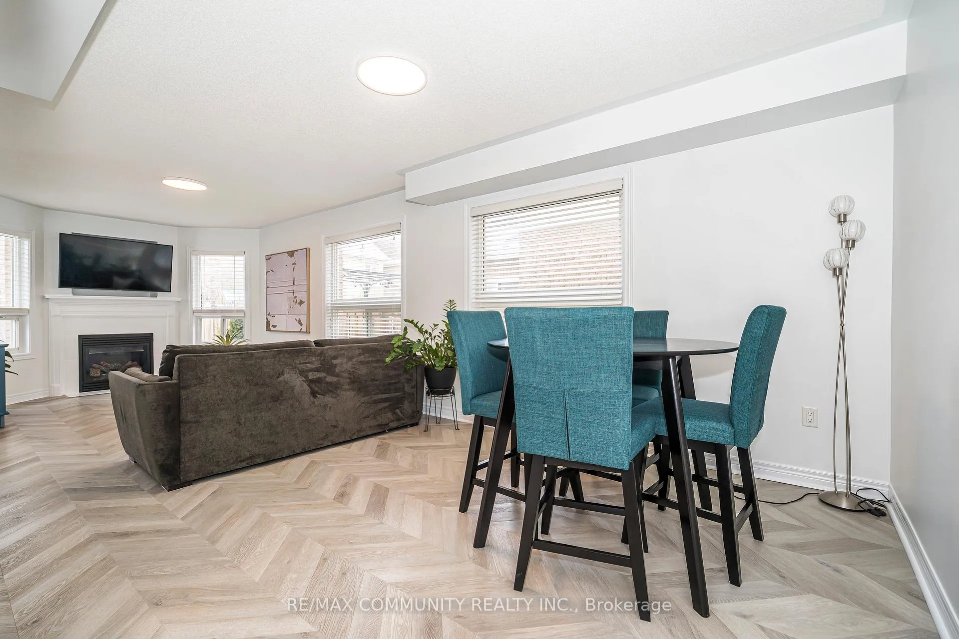 Photo 13 of 18 Duval Street, Clarington, Courtice — HOMEH