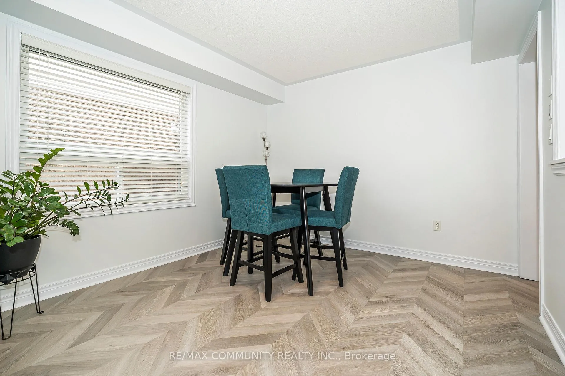 Photo 14 of 18 Duval Street, Clarington, Courtice — HOMEH