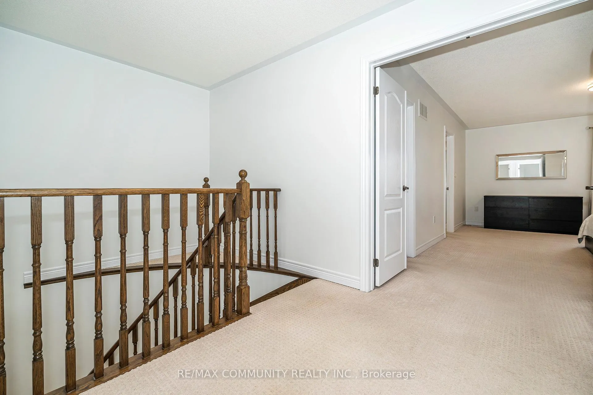 Photo 15 of 18 Duval Street, Clarington, Courtice — HOMEH