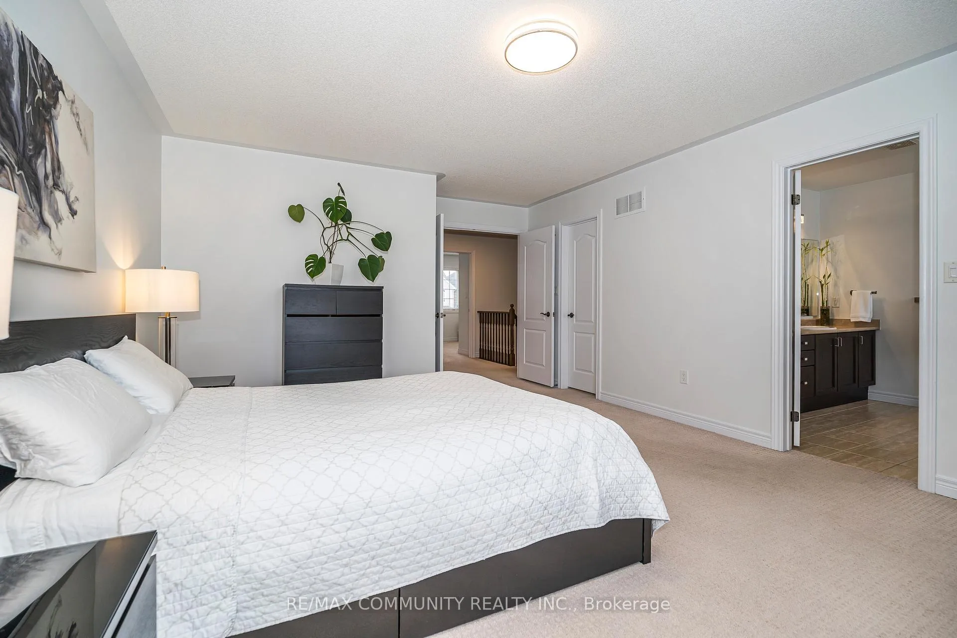 Photo 19 of 18 Duval Street, Clarington, Courtice — HOMEH