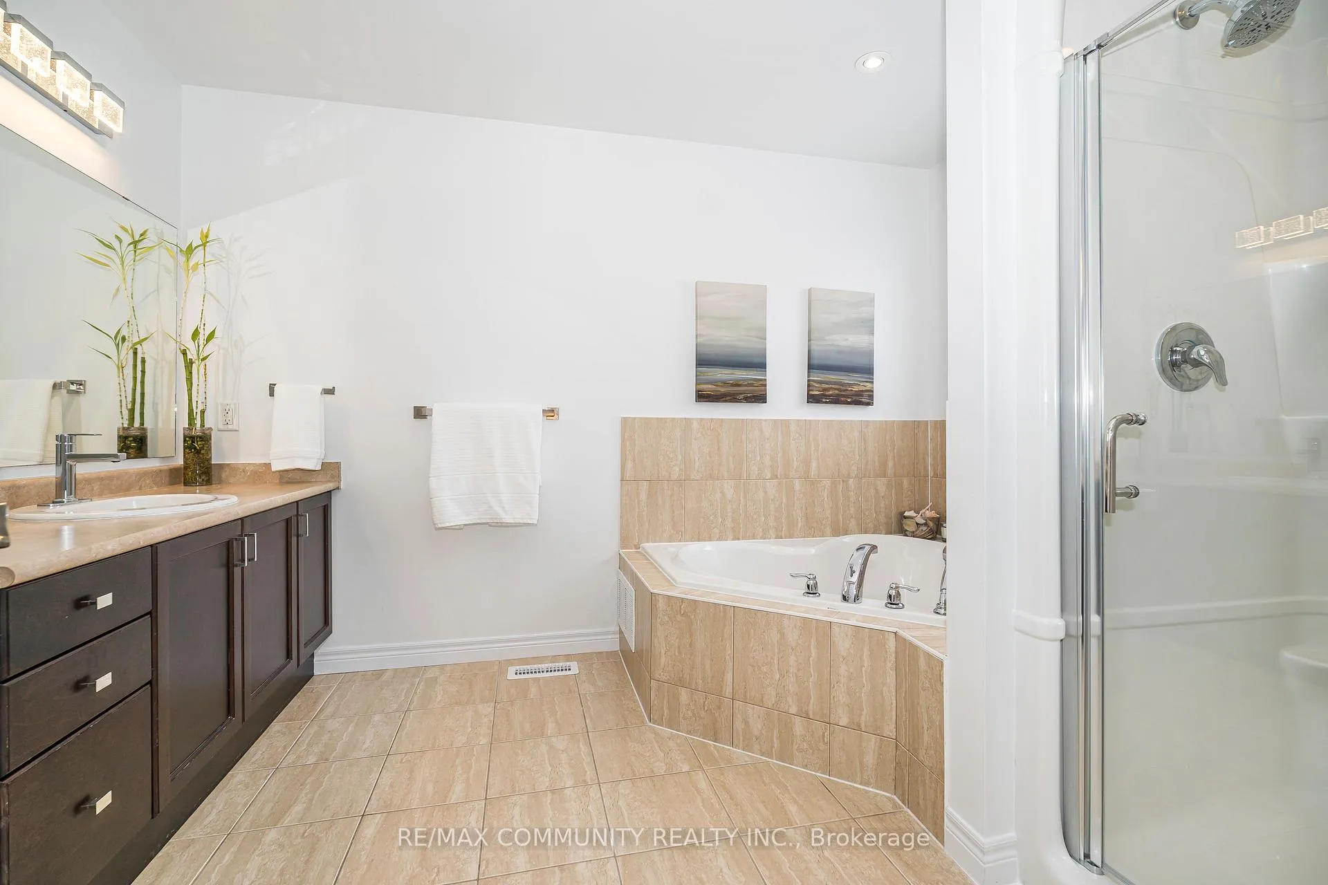 Photo 20 of 18 Duval Street, Clarington, Courtice — HOMEH