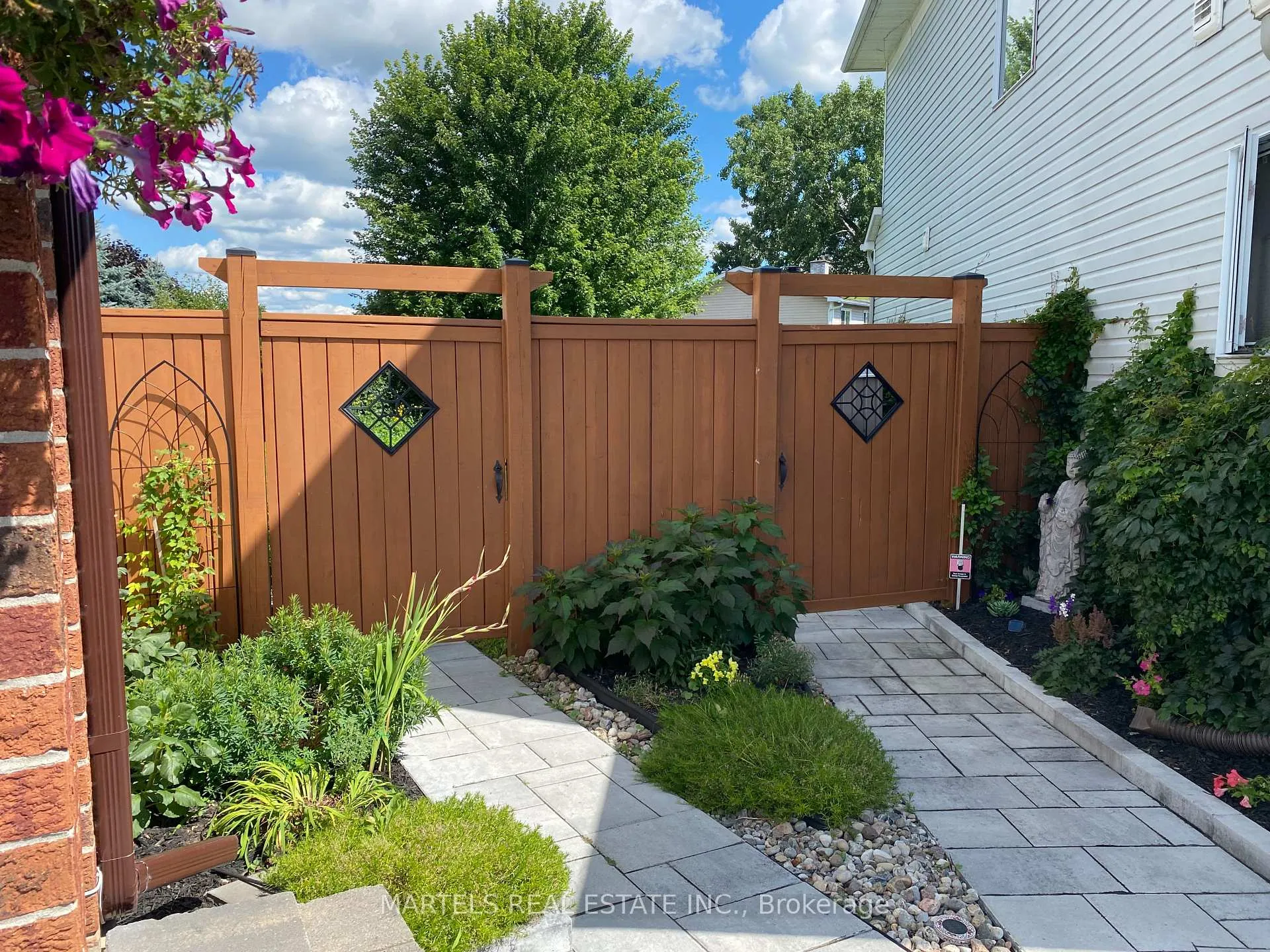 Photo 2 of 154 Marrissa Avenue, Ottawa, Beacon Hill South — HOMEH