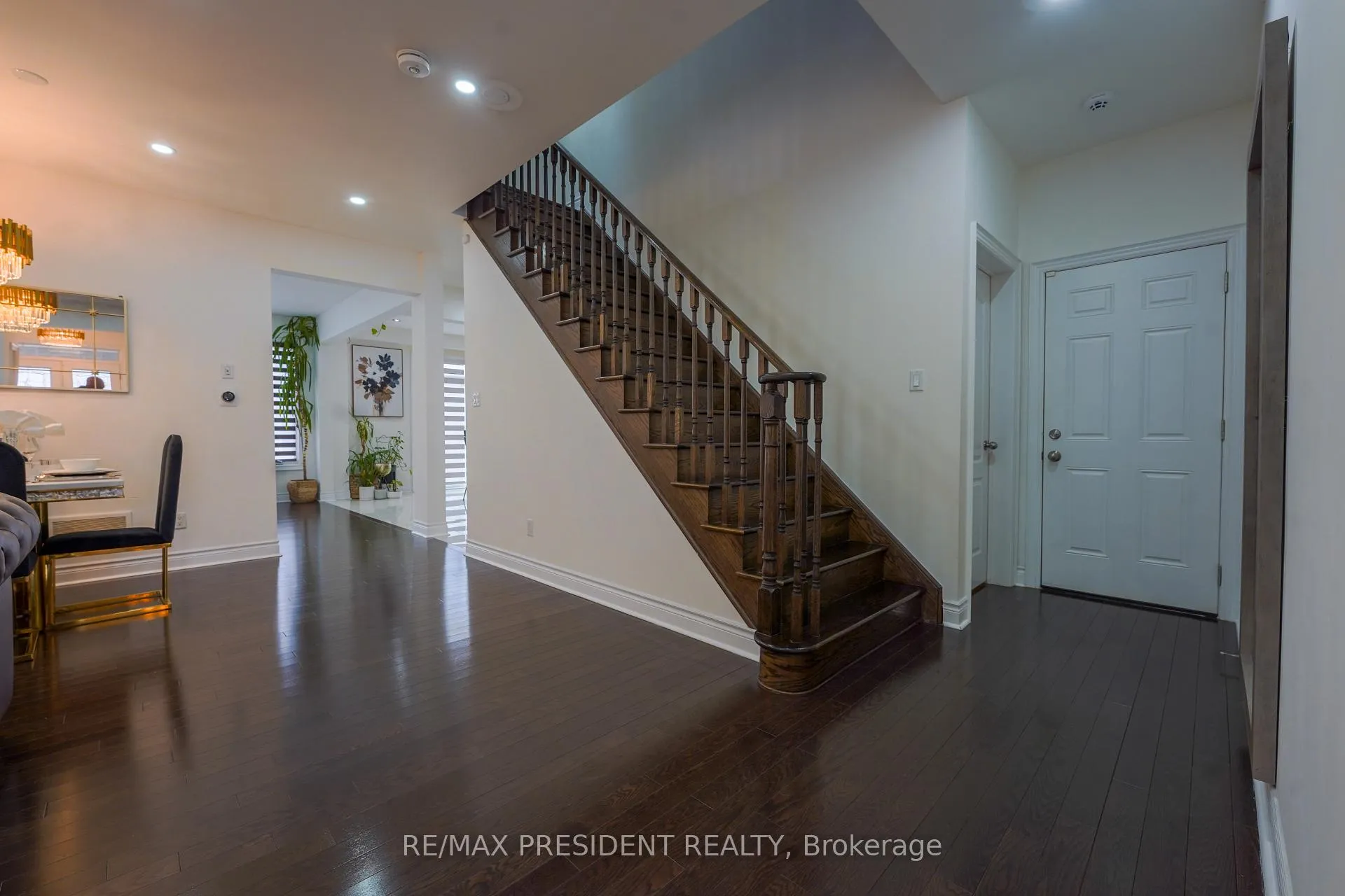 Photo 5 of 16 Bassett Crescent, Brampton, Credit Valley — HOMEH