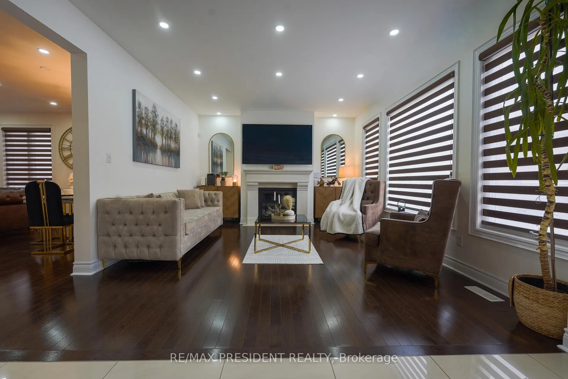 Photo 6 of 16 Bassett Crescent, Brampton, Credit Valley — HOMEH