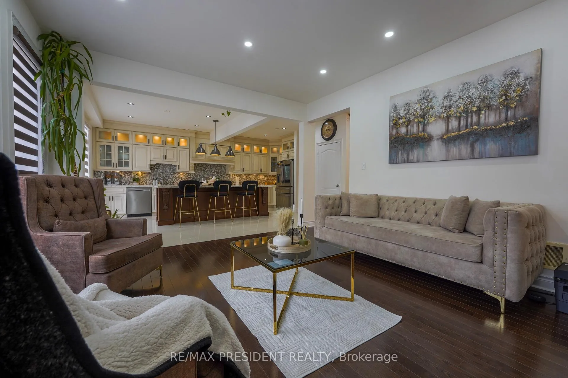 Photo 7 of 16 Bassett Crescent, Brampton, Credit Valley — HOMEH