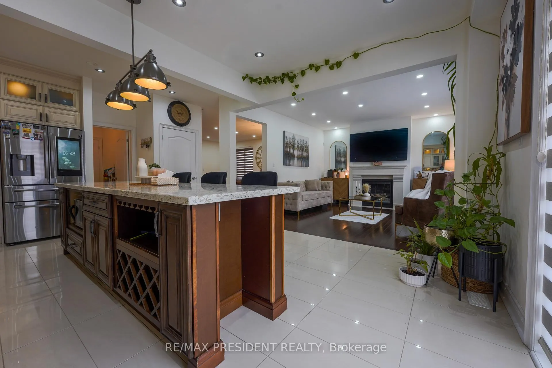 Photo 10 of 16 Bassett Crescent, Brampton, Credit Valley — HOMEH