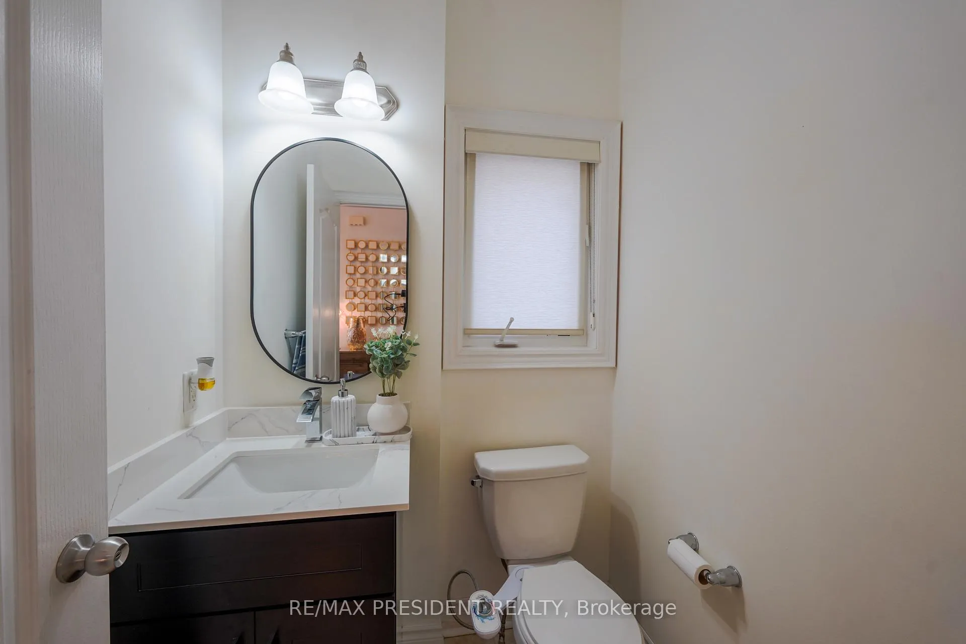 Photo 12 of 16 Bassett Crescent, Brampton, Credit Valley — HOMEH