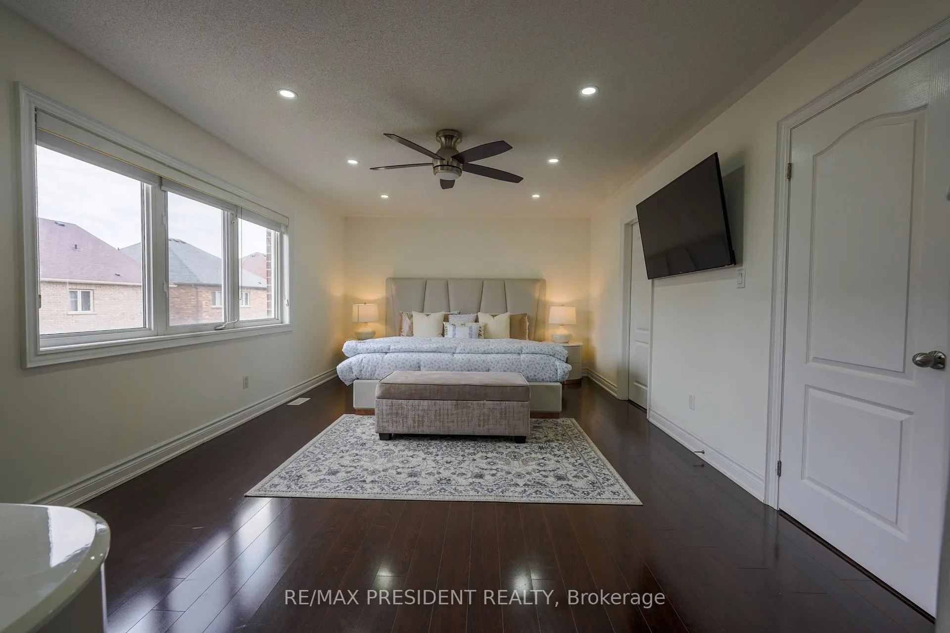 Photo 14 of 16 Bassett Crescent, Brampton, Credit Valley — HOMEH