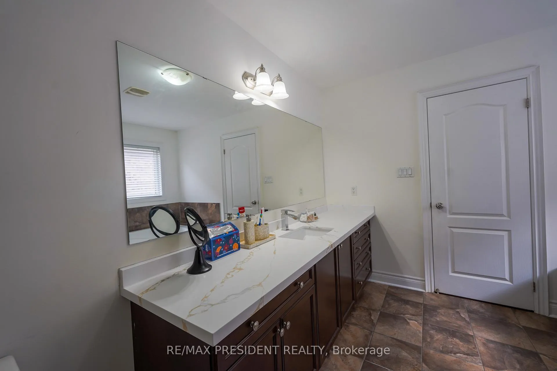 Photo 16 of 16 Bassett Crescent, Brampton, Credit Valley — HOMEH