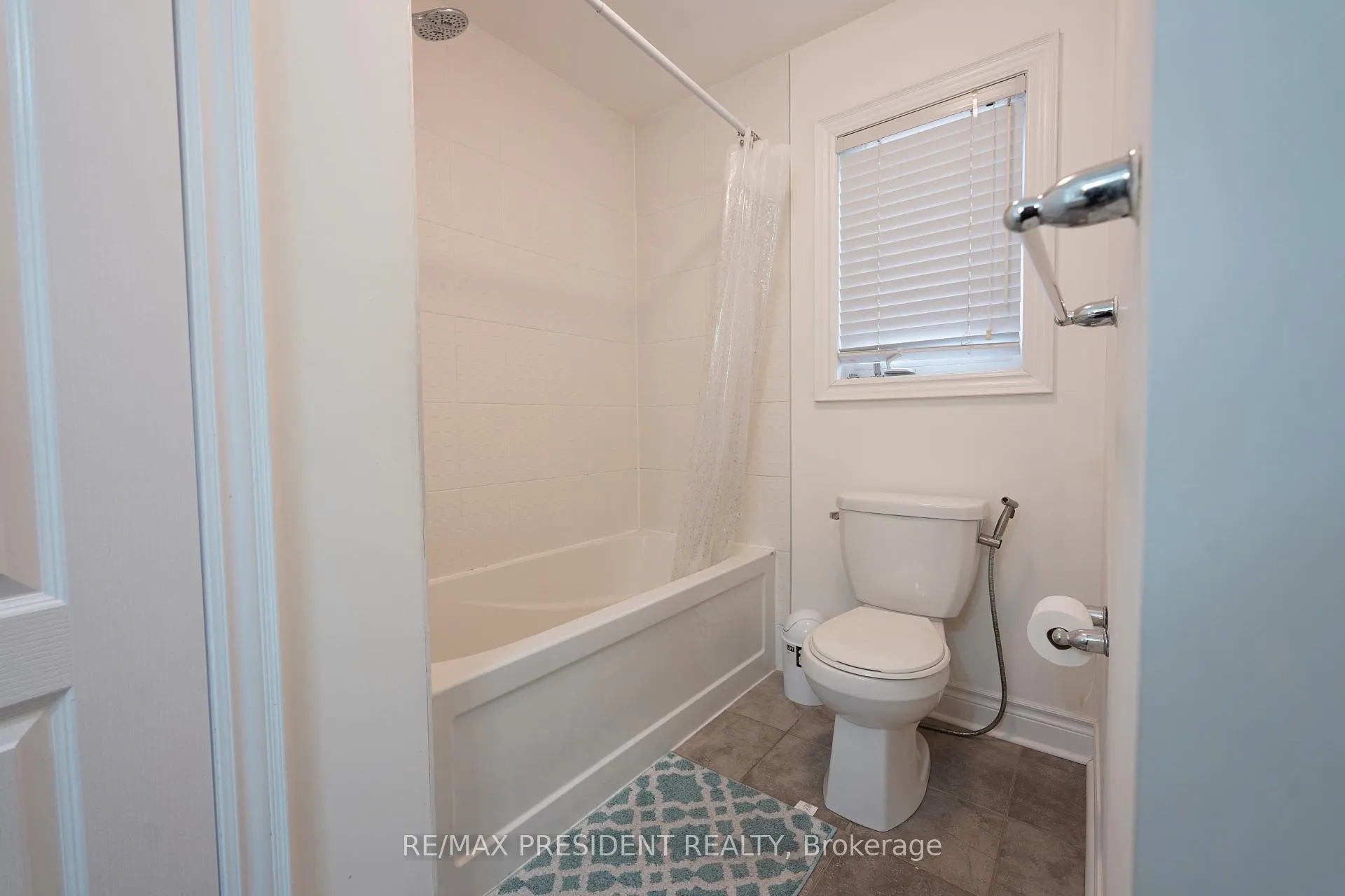 Photo 20 of 16 Bassett Crescent, Brampton, Credit Valley — HOMEH