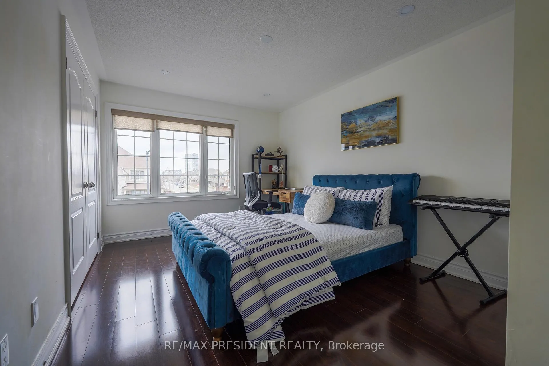 Photo 21 of 16 Bassett Crescent, Brampton, Credit Valley — HOMEH