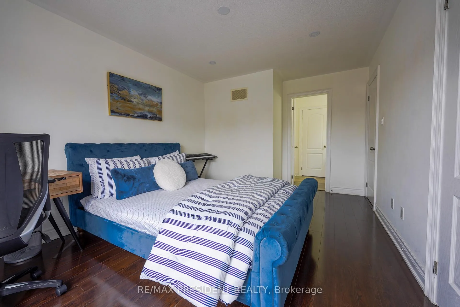Photo 22 of 16 Bassett Crescent, Brampton, Credit Valley — HOMEH