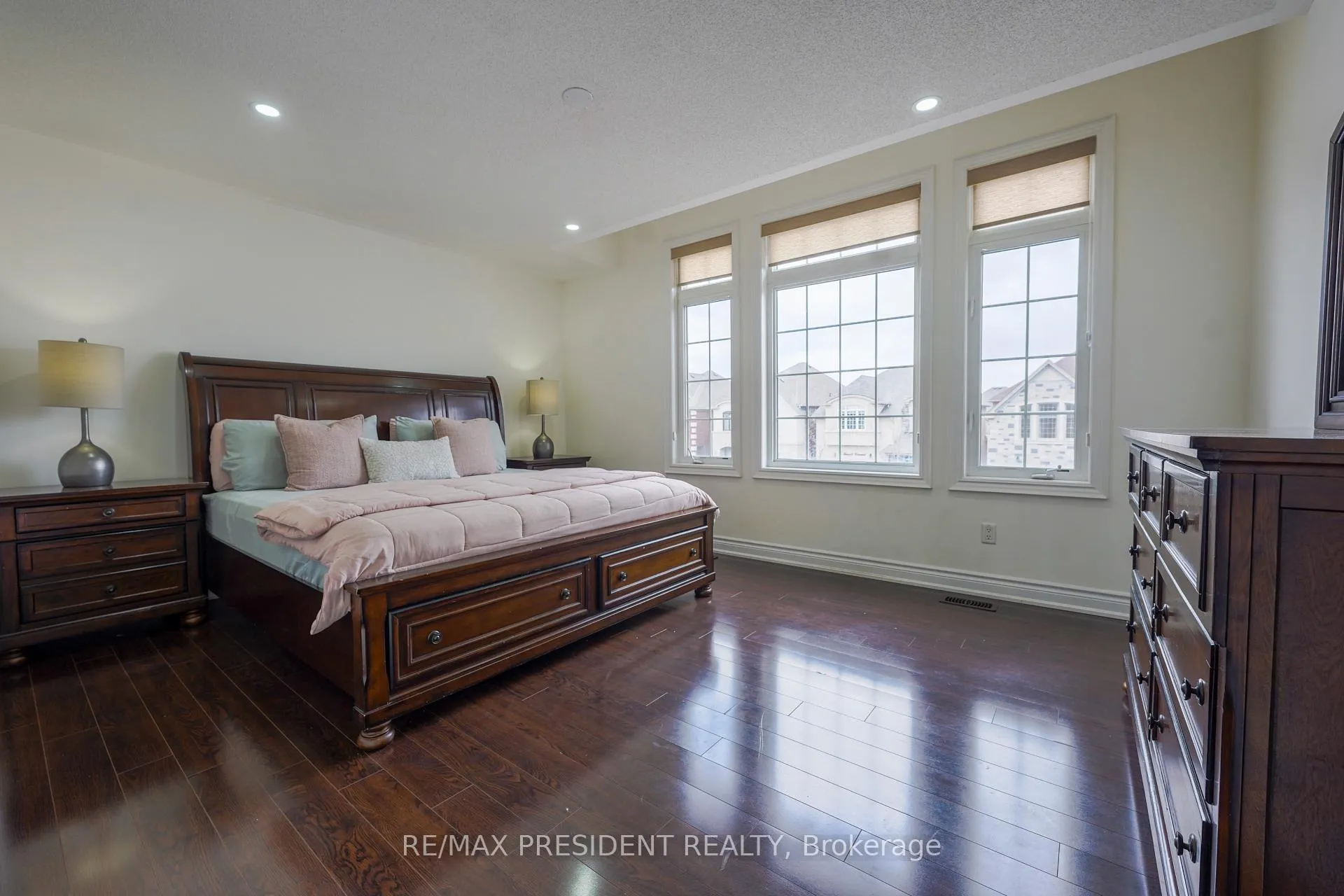 Photo 23 of 16 Bassett Crescent, Brampton, Credit Valley — HOMEH