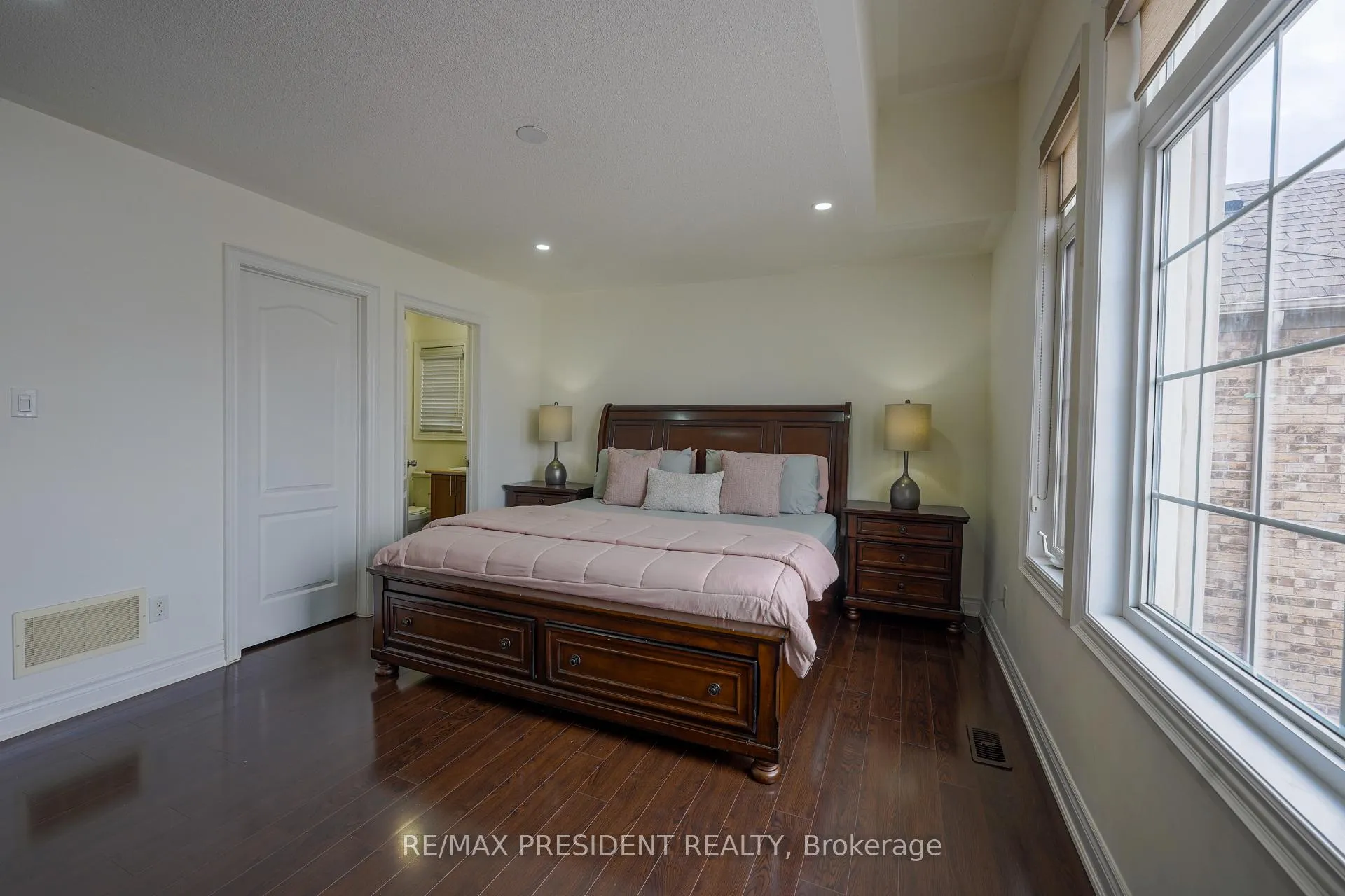 Photo 24 of 16 Bassett Crescent, Brampton, Credit Valley — HOMEH
